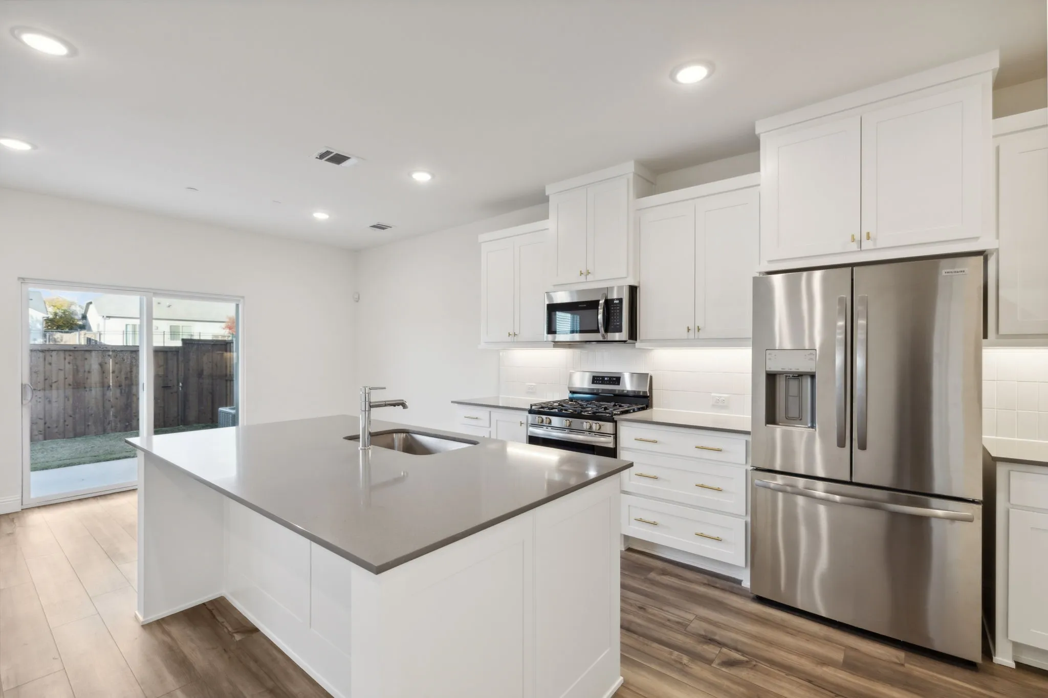 Townhouse For Rent in Dallas County , 3765 Pierce Lane, Grand Prairie, Texas 75052, 3 Bedroom, 3 Bathroom, 2 Garage spaces, 1,822 Sqft, built in 2024, mls#21305998, Real Estate Agent in Grand Prairie, Homes For Rent in Dallas county, Homes For Rent in Grand Prairie, Realtor in Grand Prairie Texas, Real Estate Brokerage Independent Realty Texas, Luminita Cordes Realtor