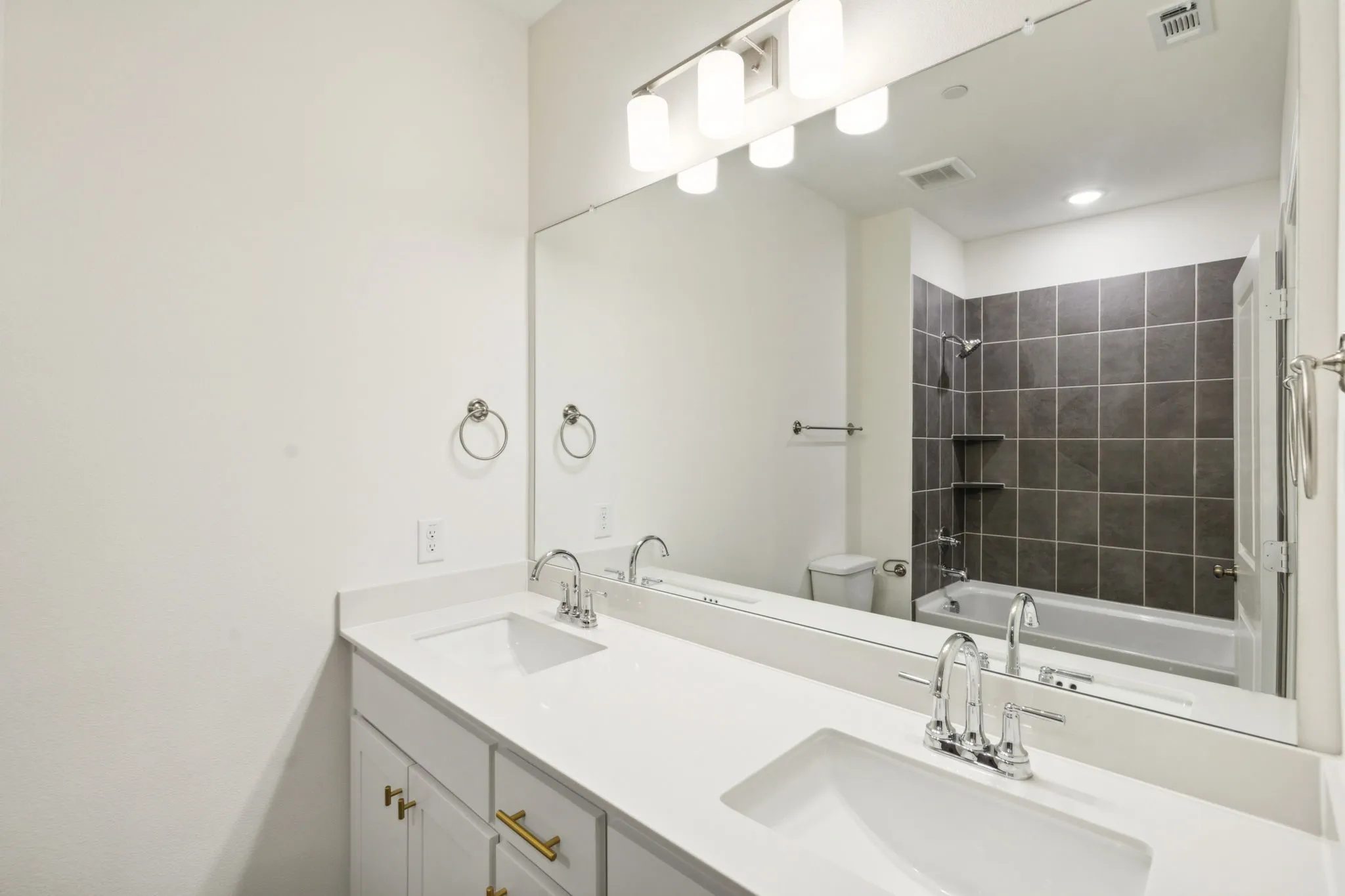 Townhouse For Rent in Dallas County , 3765 Pierce Lane, Grand Prairie, Texas 75052, 3 Bedroom, 3 Bathroom, 2 Garage spaces, 1,822 Sqft, built in 2024, mls#21305998, Real Estate Agent in Grand Prairie, Homes For Rent in Dallas county, Homes For Rent in Grand Prairie, Realtor in Grand Prairie Texas, Real Estate Brokerage Independent Realty Texas, Luminita Cordes Realtor