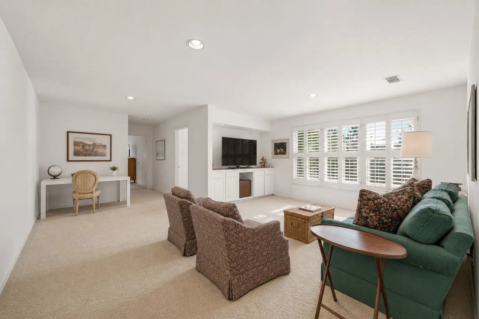 Single Family Residence For Sale in Tarrant County , 4000 W 5th Street, Fort Worth, Texas 76107, 3 Bedroom, 5 Bathroom, 2 Garage spaces, 3,696 Sqft, built in 1986, mls#21302037, Real Estate Agent in Fort Worth, Homes For Sale in Tarrant county, Homes For Sale in Fort Worth, Realtor in Fort Worth Texas, Real Estate Brokerage Independent Realty Texas, Luminita Cordes Realtor