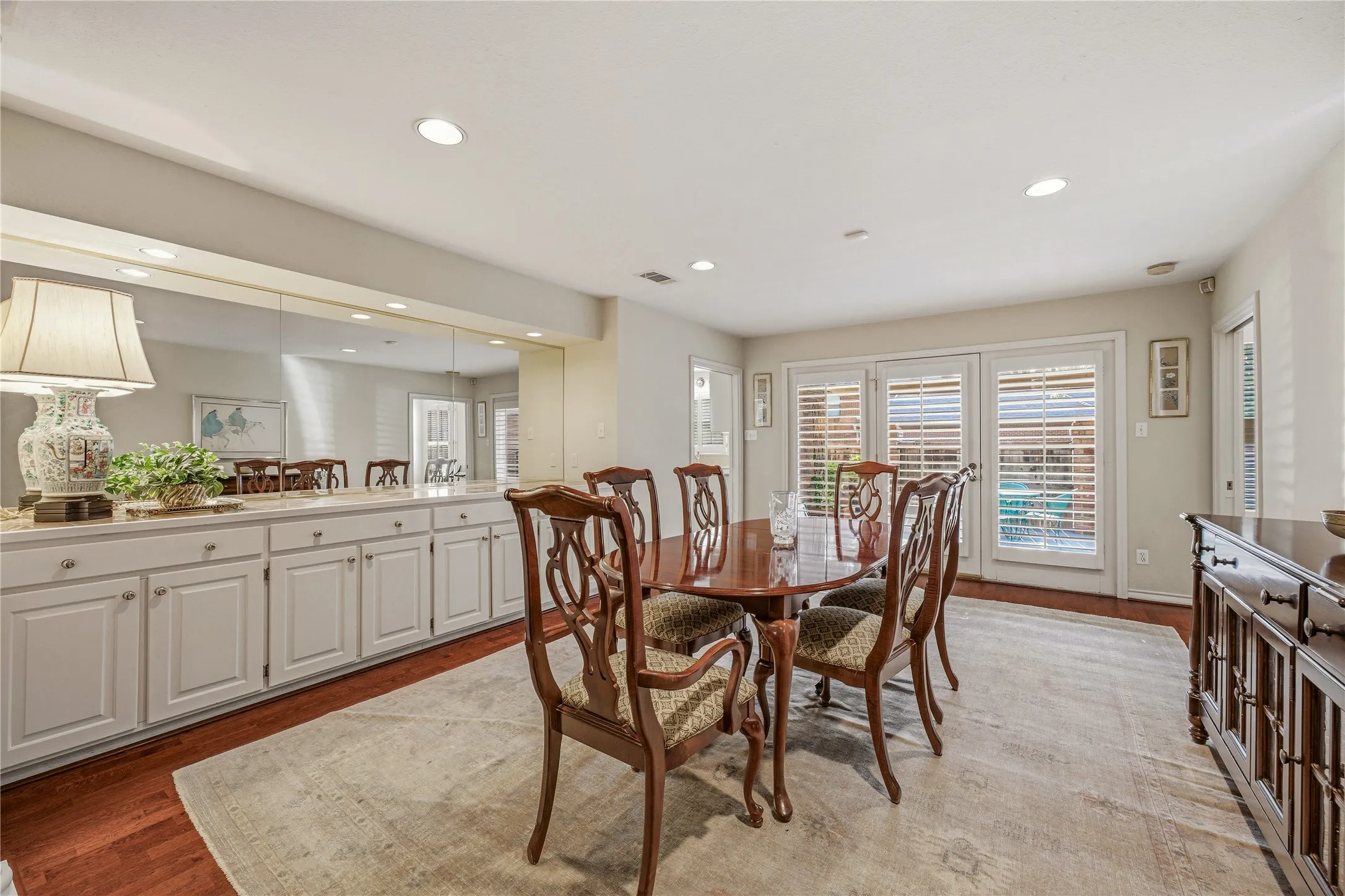 Single Family Residence For Sale in Tarrant County , 4000 W 5th Street, Fort Worth, Texas 76107, 3 Bedroom, 5 Bathroom, 2 Garage spaces, 3,696 Sqft, built in 1986, mls#21302037, Real Estate Agent in Fort Worth, Homes For Sale in Tarrant county, Homes For Sale in Fort Worth, Realtor in Fort Worth Texas, Real Estate Brokerage Independent Realty Texas, Luminita Cordes Realtor