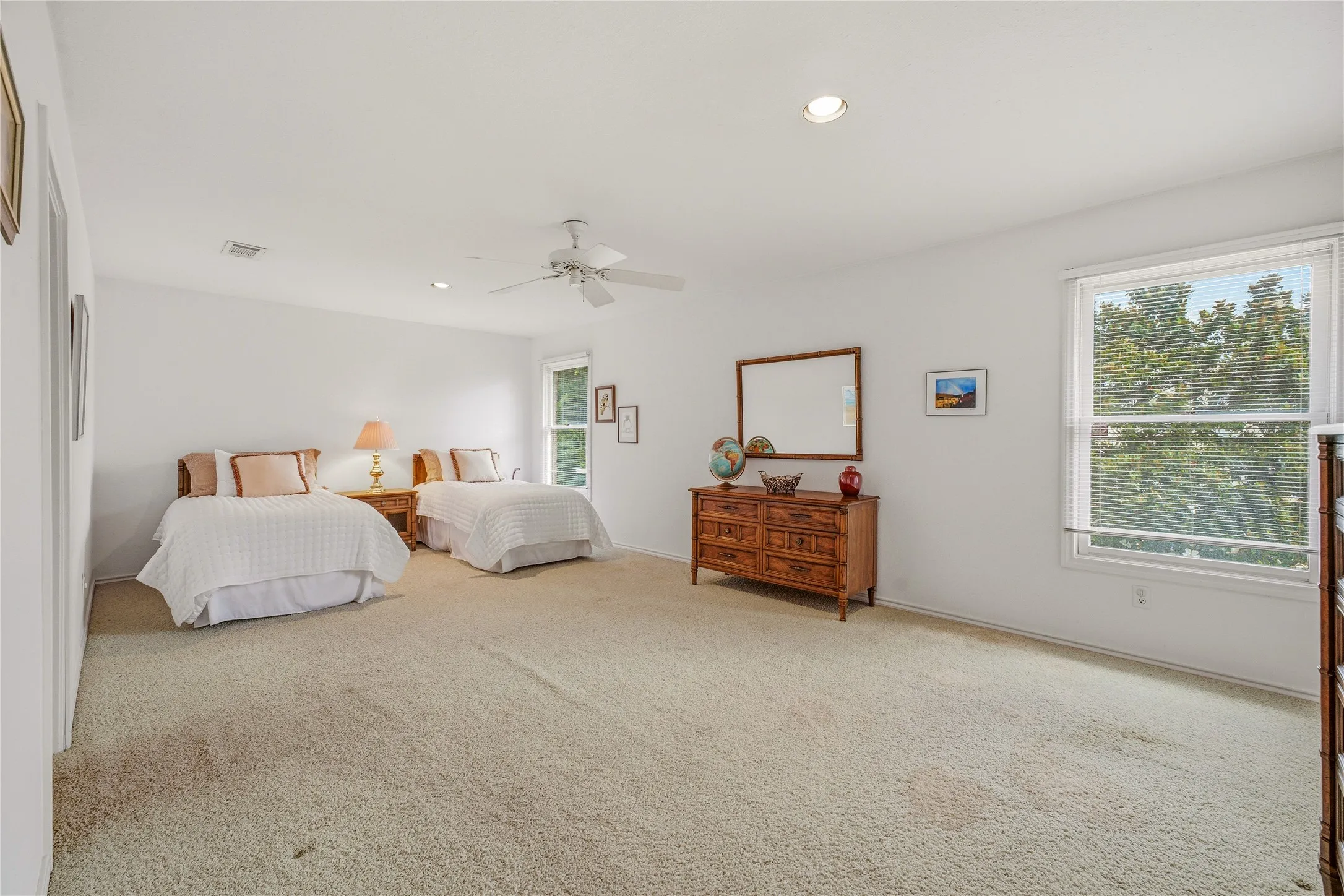 Single Family Residence For Sale in Tarrant County , 4000 W 5th Street, Fort Worth, Texas 76107, 3 Bedroom, 5 Bathroom, 2 Garage spaces, 3,696 Sqft, built in 1986, mls#21302037, Real Estate Agent in Fort Worth, Homes For Sale in Tarrant county, Homes For Sale in Fort Worth, Realtor in Fort Worth Texas, Real Estate Brokerage Independent Realty Texas, Luminita Cordes Realtor