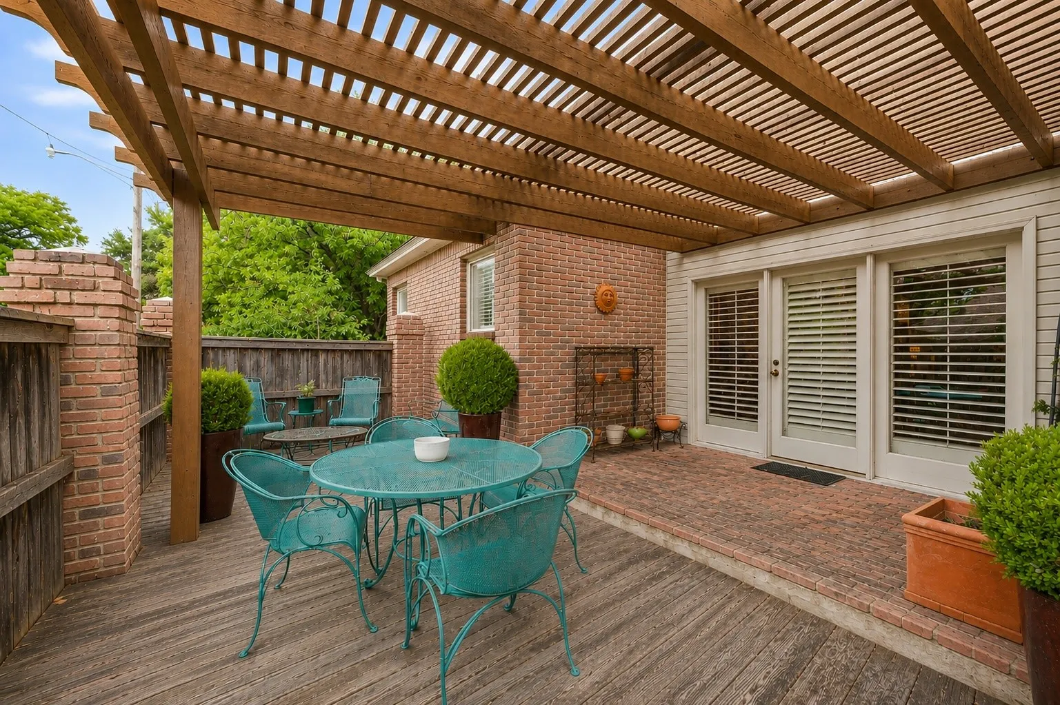 Single Family Residence For Sale in Tarrant County , 4000 W 5th Street, Fort Worth, Texas 76107, 3 Bedroom, 5 Bathroom, 2 Garage spaces, 3,696 Sqft, built in 1986, mls#21302037, Real Estate Agent in Fort Worth, Homes For Sale in Tarrant county, Homes For Sale in Fort Worth, Realtor in Fort Worth Texas, Real Estate Brokerage Independent Realty Texas, Luminita Cordes Realtor