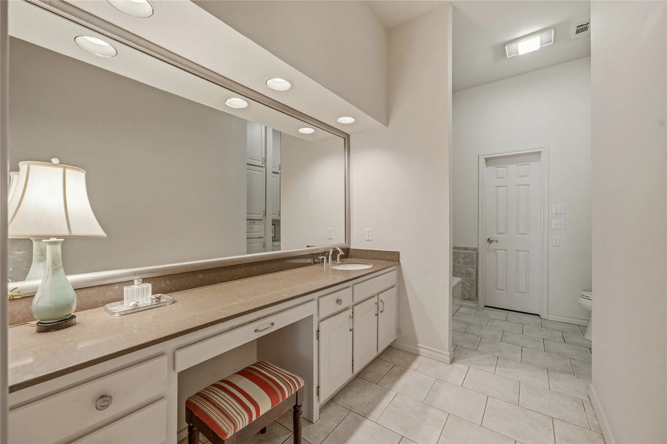 Single Family Residence For Sale in Tarrant County , 4000 W 5th Street, Fort Worth, Texas 76107, 3 Bedroom, 5 Bathroom, 2 Garage spaces, 3,696 Sqft, built in 1986, mls#21302037, Real Estate Agent in Fort Worth, Homes For Sale in Tarrant county, Homes For Sale in Fort Worth, Realtor in Fort Worth Texas, Real Estate Brokerage Independent Realty Texas, Luminita Cordes Realtor