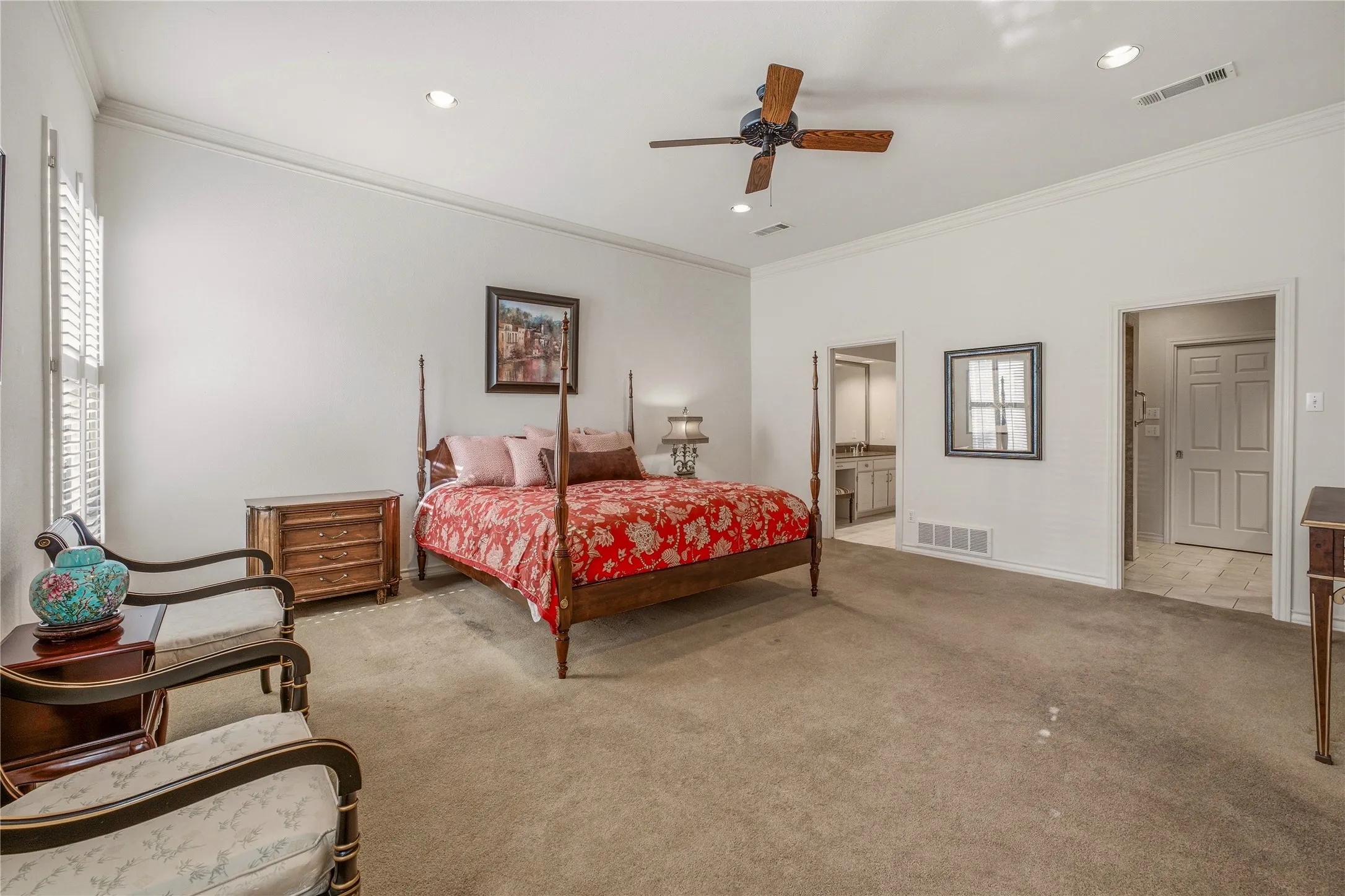 Single Family Residence For Sale in Tarrant County , 4000 W 5th Street, Fort Worth, Texas 76107, 3 Bedroom, 5 Bathroom, 2 Garage spaces, 3,696 Sqft, built in 1986, mls#21302037, Real Estate Agent in Fort Worth, Homes For Sale in Tarrant county, Homes For Sale in Fort Worth, Realtor in Fort Worth Texas, Real Estate Brokerage Independent Realty Texas, Luminita Cordes Realtor