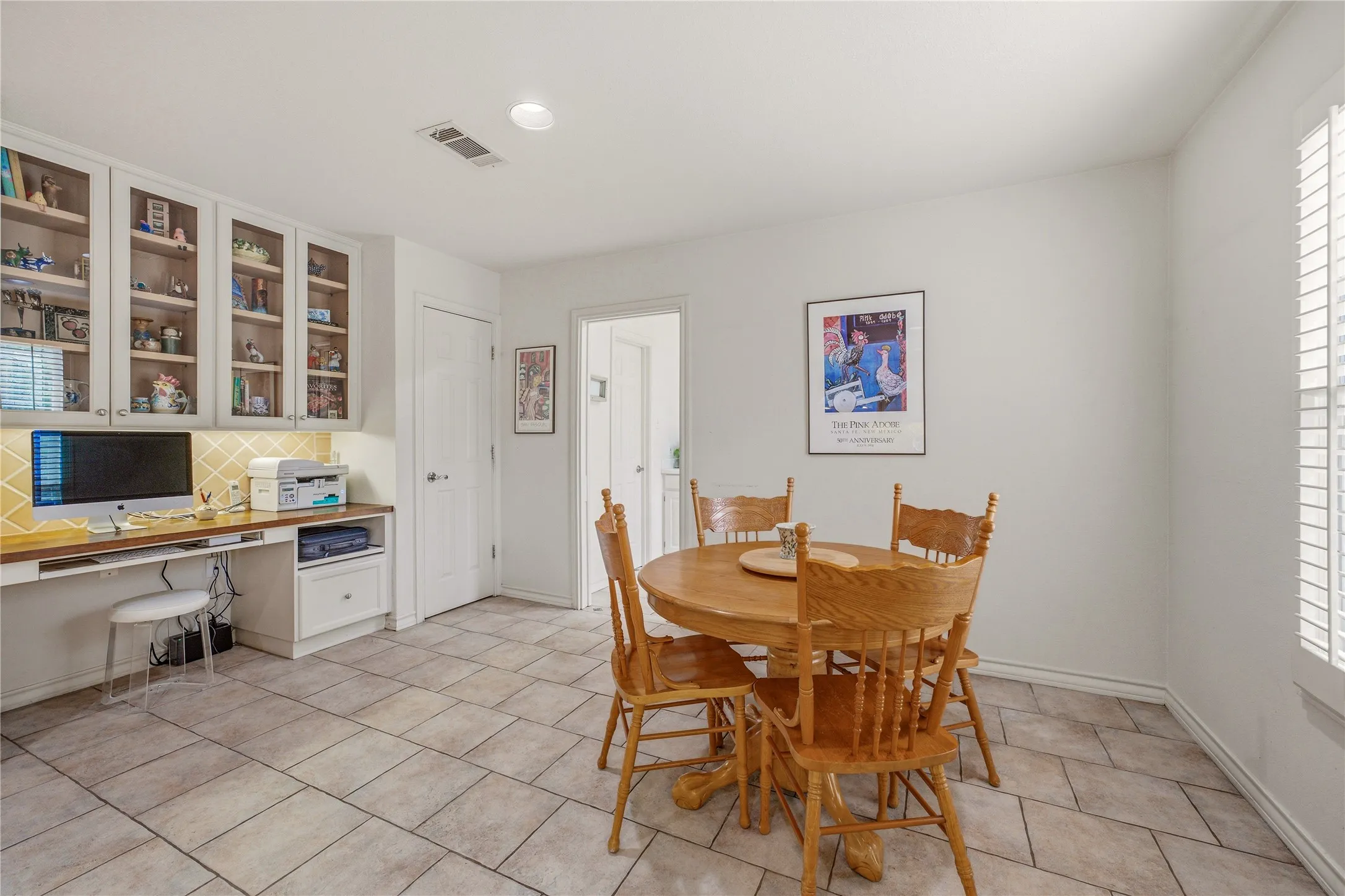 Single Family Residence For Sale in Tarrant County , 4000 W 5th Street, Fort Worth, Texas 76107, 3 Bedroom, 5 Bathroom, 2 Garage spaces, 3,696 Sqft, built in 1986, mls#21302037, Real Estate Agent in Fort Worth, Homes For Sale in Tarrant county, Homes For Sale in Fort Worth, Realtor in Fort Worth Texas, Real Estate Brokerage Independent Realty Texas, Luminita Cordes Realtor