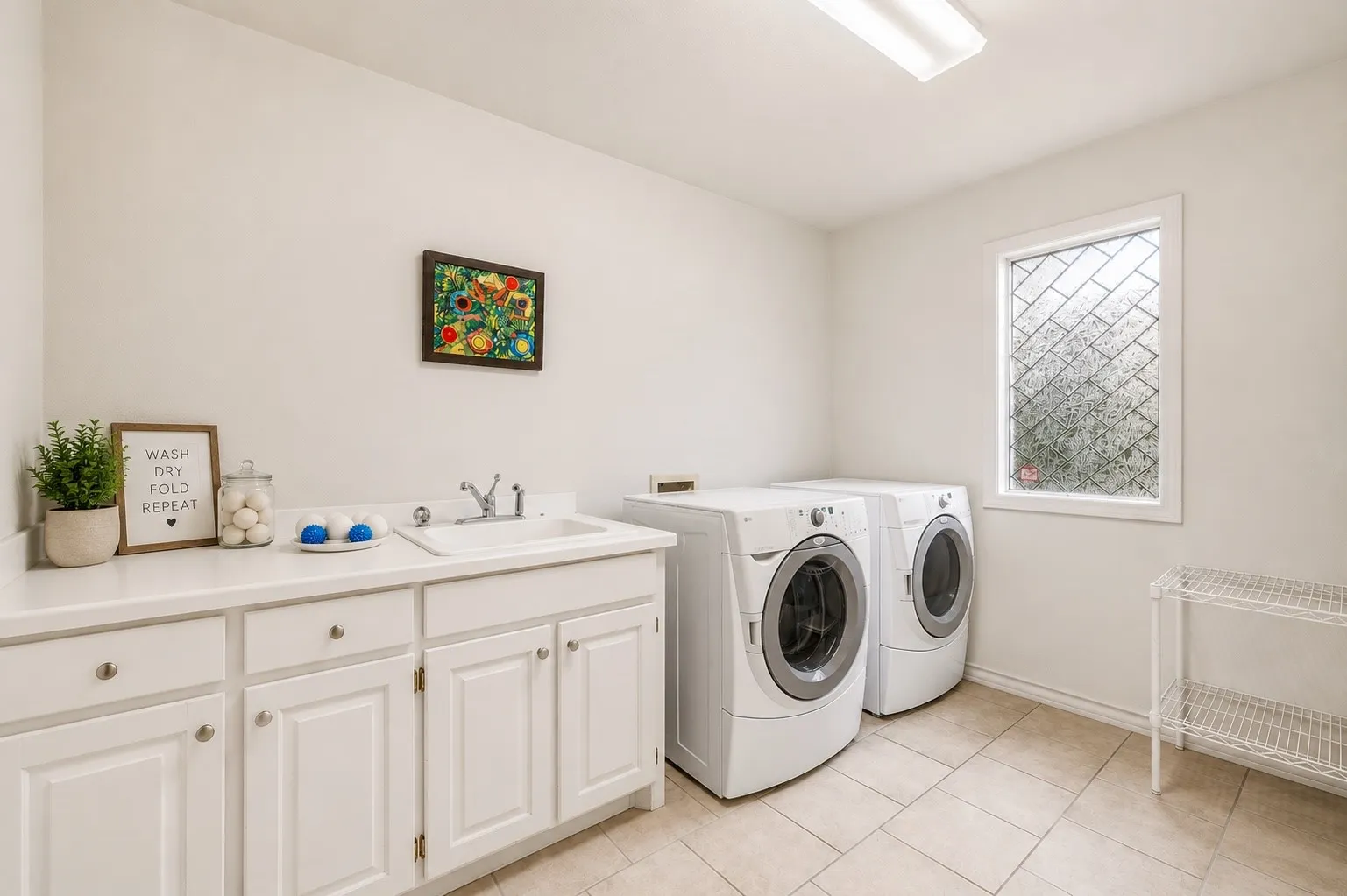 Single Family Residence For Sale in Tarrant County , 4000 W 5th Street, Fort Worth, Texas 76107, 3 Bedroom, 5 Bathroom, 2 Garage spaces, 3,696 Sqft, built in 1986, mls#21302037, Real Estate Agent in Fort Worth, Homes For Sale in Tarrant county, Homes For Sale in Fort Worth, Realtor in Fort Worth Texas, Real Estate Brokerage Independent Realty Texas, Luminita Cordes Realtor