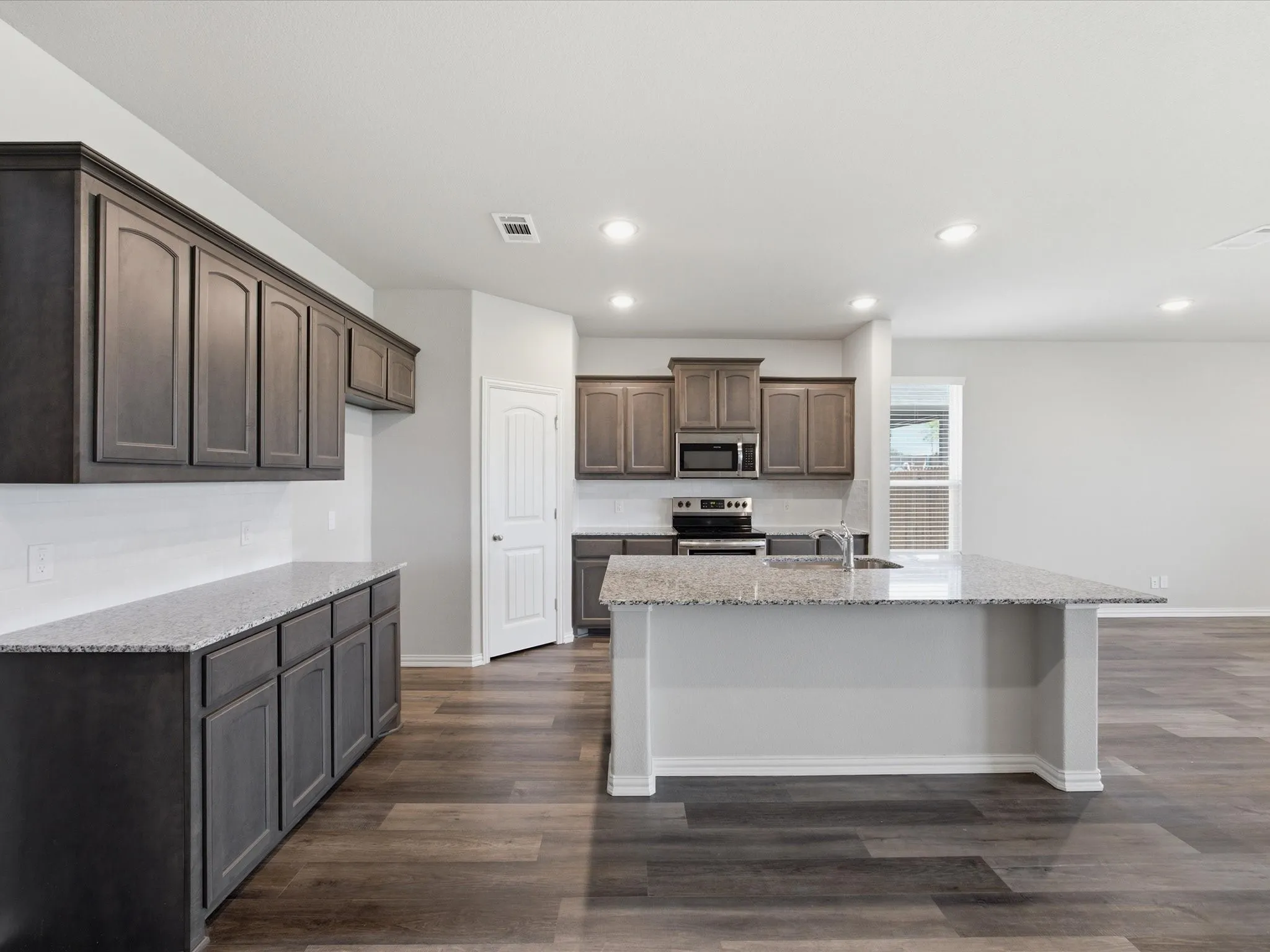Single Family Residence For Sale in Parker County , 812 Taliaferro Trail, Springtown, Texas 76082, 4 Bedroom, 3 Bathroom, 2 Garage spaces, 2,675 Sqft, built in 2023, mls#21306052, Real Estate Agent in Springtown, Homes For Sale in Parker county, Homes For Sale in Springtown, Realtor in Springtown Texas, Real Estate Brokerage Independent Realty Texas, Luminita Cordes Realtor