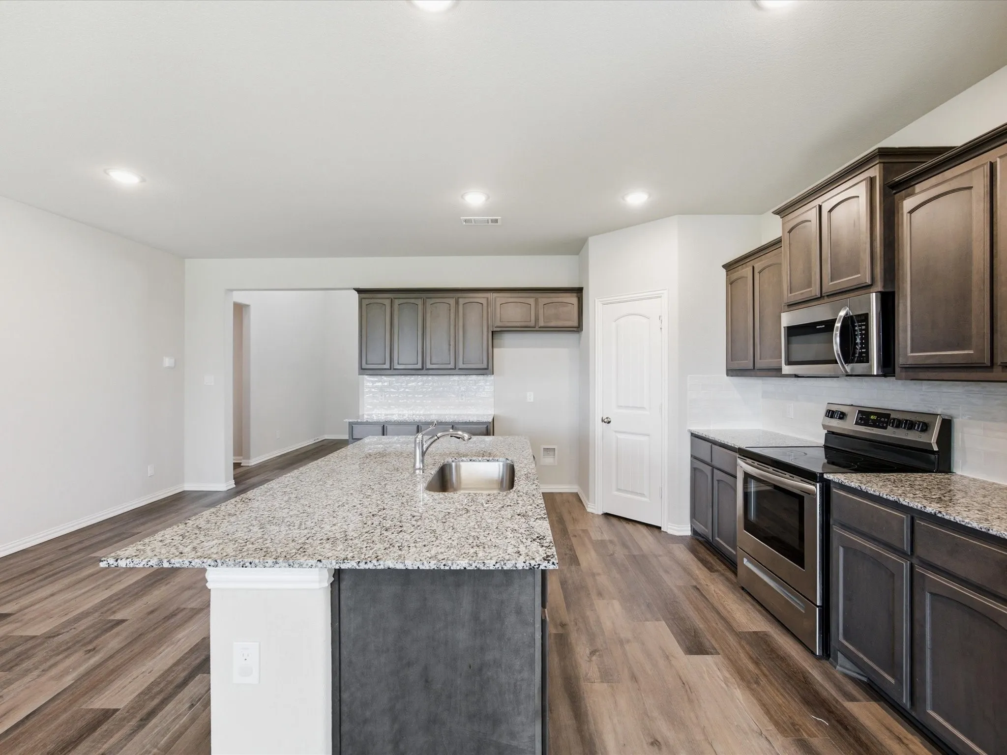 Single Family Residence For Sale in Parker County , 812 Taliaferro Trail, Springtown, Texas 76082, 4 Bedroom, 3 Bathroom, 2 Garage spaces, 2,675 Sqft, built in 2023, mls#21306052, Real Estate Agent in Springtown, Homes For Sale in Parker county, Homes For Sale in Springtown, Realtor in Springtown Texas, Real Estate Brokerage Independent Realty Texas, Luminita Cordes Realtor