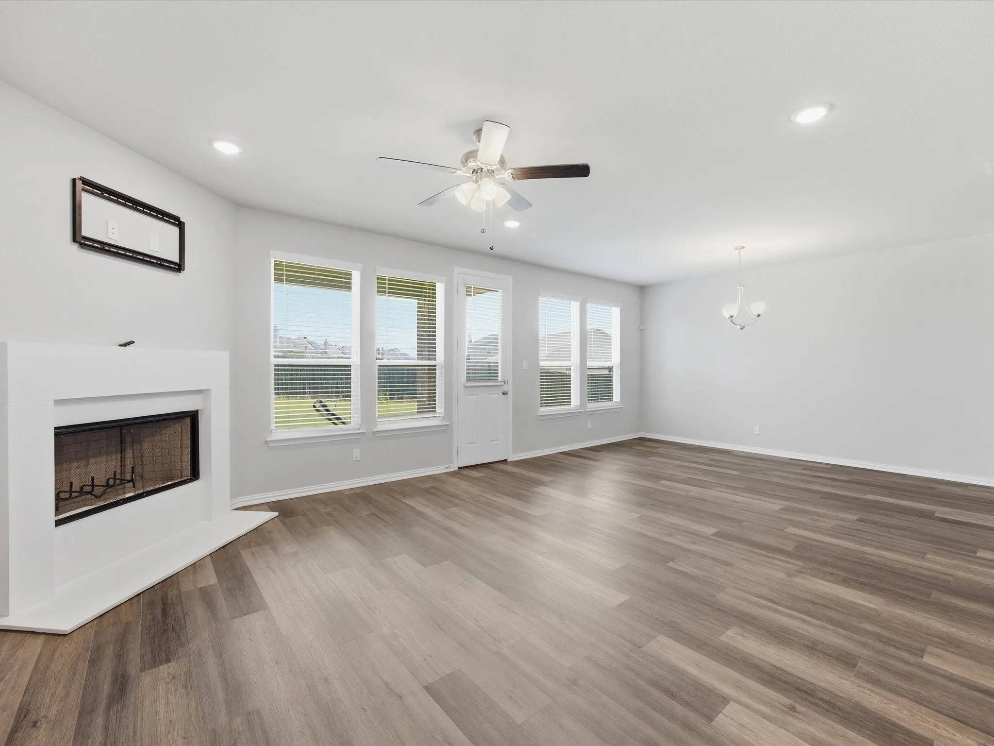 Single Family Residence For Sale in Parker County , 812 Taliaferro Trail, Springtown, Texas 76082, 4 Bedroom, 3 Bathroom, 2 Garage spaces, 2,675 Sqft, built in 2023, mls#21306052, Real Estate Agent in Springtown, Homes For Sale in Parker county, Homes For Sale in Springtown, Realtor in Springtown Texas, Real Estate Brokerage Independent Realty Texas, Luminita Cordes Realtor