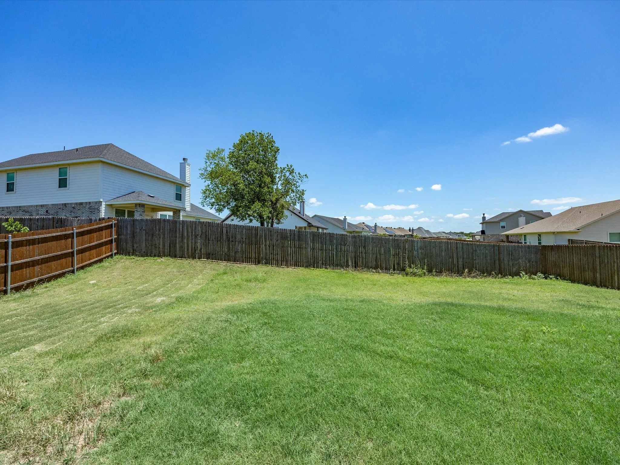 Single Family Residence For Sale in Parker County , 812 Taliaferro Trail, Springtown, Texas 76082, 4 Bedroom, 3 Bathroom, 2 Garage spaces, 2,675 Sqft, built in 2023, mls#21306052, Real Estate Agent in Springtown, Homes For Sale in Parker county, Homes For Sale in Springtown, Realtor in Springtown Texas, Real Estate Brokerage Independent Realty Texas, Luminita Cordes Realtor