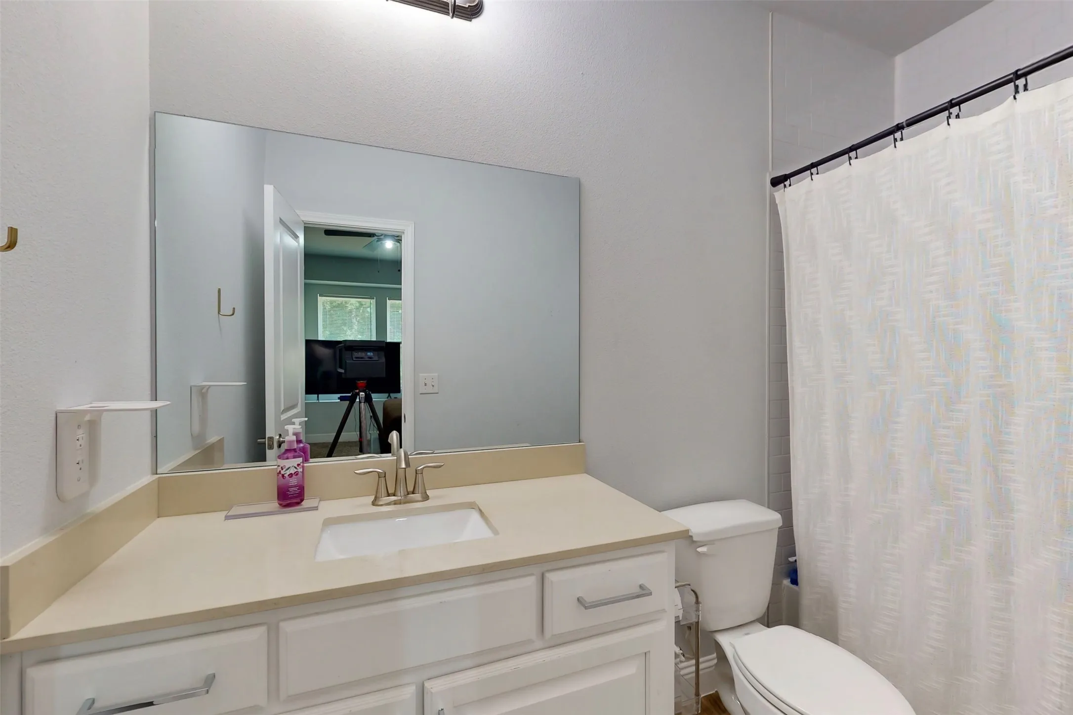 Single Family Residence For Sale in Dallas County , 2763 Prosperity Avenue, Dallas, Texas 75216, 3 Bedroom, 2 Bathroom, 2 Garage spaces, 1,476 Sqft, built in 2021, mls#21295138, Real Estate Agent in Dallas, Homes For Sale in Dallas county, Homes For Sale in Dallas, Realtor in Dallas Texas, Real Estate Brokerage Independent Realty Texas, Luminita Cordes Realtor