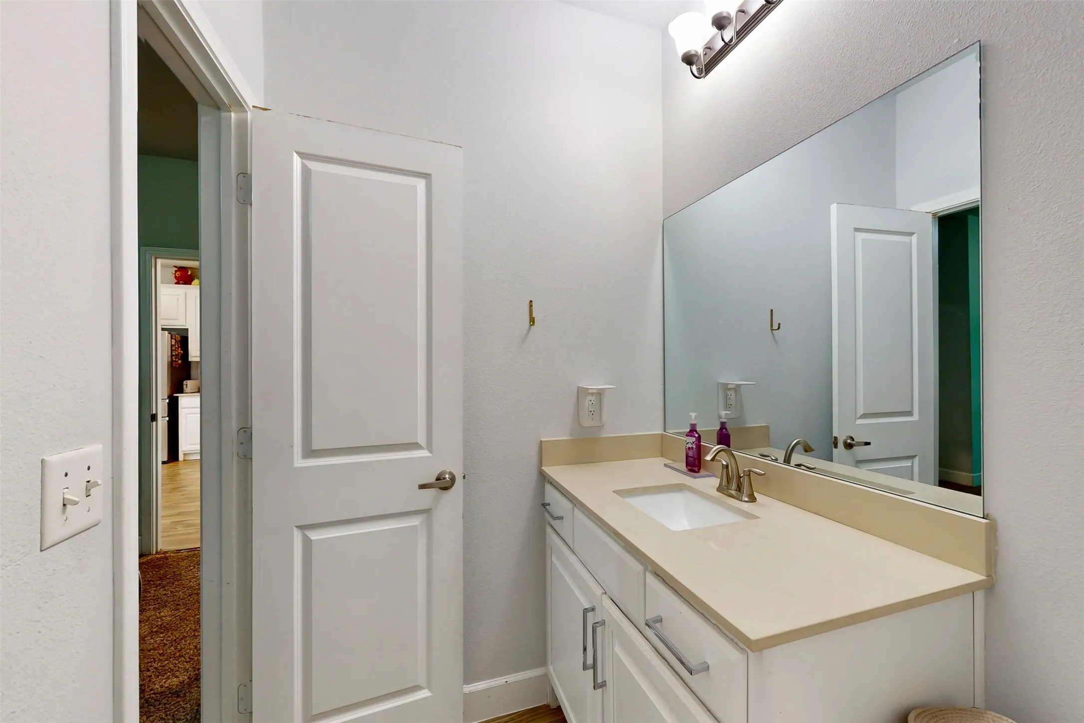 Single Family Residence For Sale in Dallas County , 2763 Prosperity Avenue, Dallas, Texas 75216, 3 Bedroom, 2 Bathroom, 2 Garage spaces, 1,476 Sqft, built in 2021, mls#21295138, Real Estate Agent in Dallas, Homes For Sale in Dallas county, Homes For Sale in Dallas, Realtor in Dallas Texas, Real Estate Brokerage Independent Realty Texas, Luminita Cordes Realtor