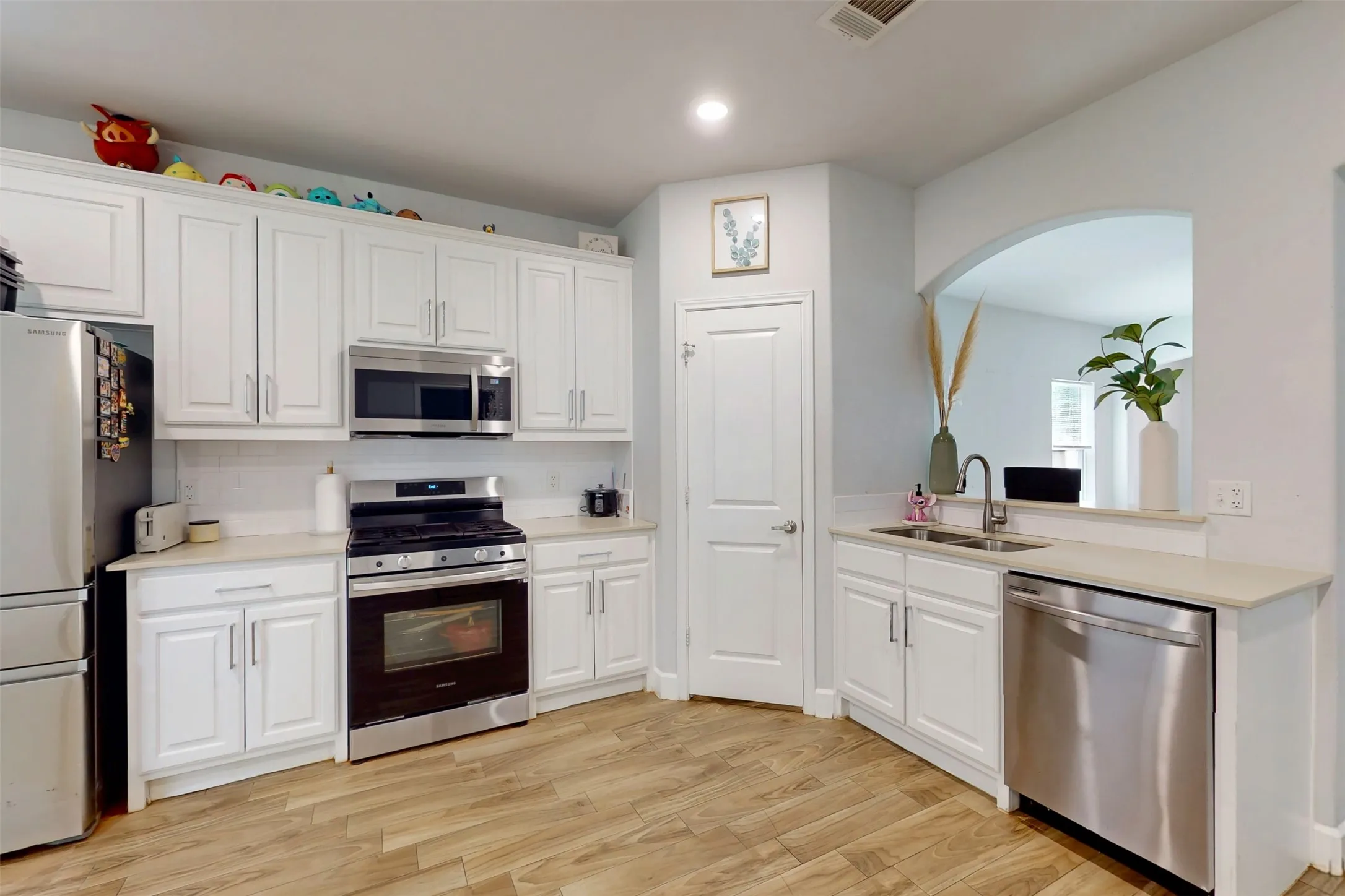 Single Family Residence For Sale in Dallas County , 2763 Prosperity Avenue, Dallas, Texas 75216, 3 Bedroom, 2 Bathroom, 2 Garage spaces, 1,476 Sqft, built in 2021, mls#21295138, Real Estate Agent in Dallas, Homes For Sale in Dallas county, Homes For Sale in Dallas, Realtor in Dallas Texas, Real Estate Brokerage Independent Realty Texas, Luminita Cordes Realtor