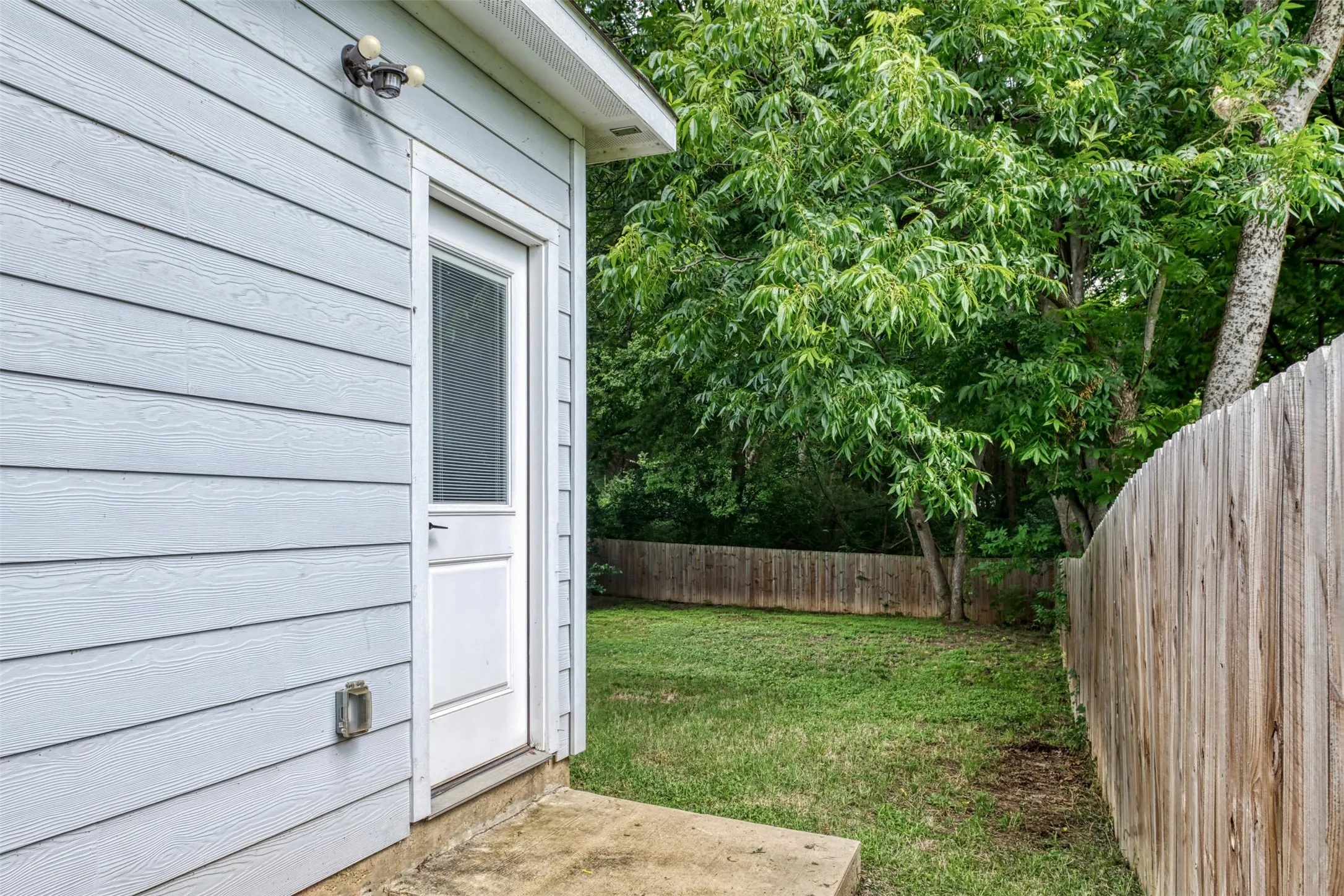 Single Family Residence For Sale in Dallas County , 2763 Prosperity Avenue, Dallas, Texas 75216, 3 Bedroom, 2 Bathroom, 2 Garage spaces, 1,476 Sqft, built in 2021, mls#21295138, Real Estate Agent in Dallas, Homes For Sale in Dallas county, Homes For Sale in Dallas, Realtor in Dallas Texas, Real Estate Brokerage Independent Realty Texas, Luminita Cordes Realtor