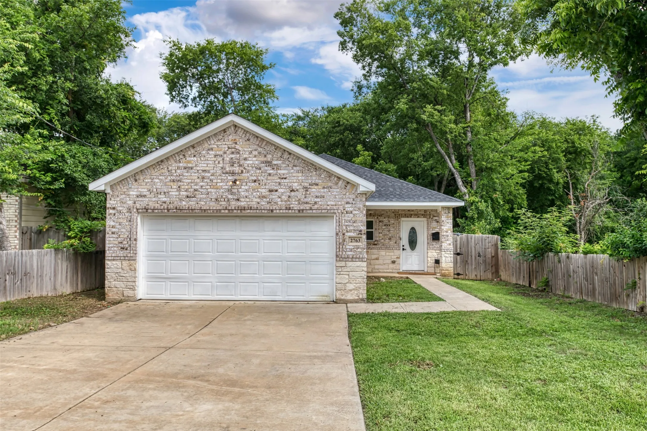 Single Family Residence For Sale in Dallas County , 2763 Prosperity Avenue, Dallas, Texas 75216, 3 Bedroom, 2 Bathroom, 2 Garage spaces, 1,476 Sqft, built in 2021, mls#21295138, Real Estate Agent in Dallas, Homes For Sale in Dallas county, Homes For Sale in Dallas, Realtor in Dallas Texas, Real Estate Brokerage Independent Realty Texas, Luminita Cordes Realtor
