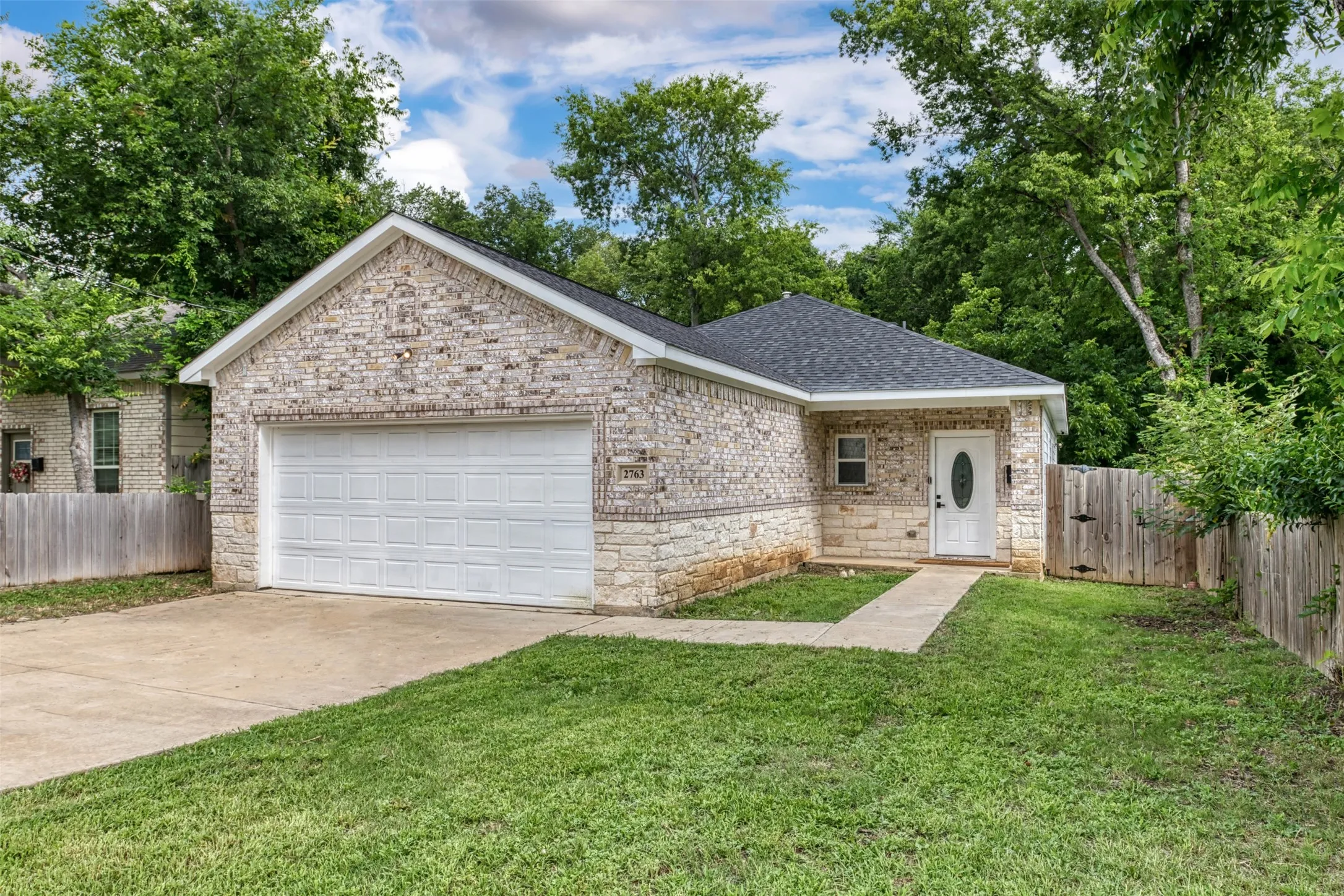 Single Family Residence For Sale in Dallas County , 2763 Prosperity Avenue, Dallas, Texas 75216, 3 Bedroom, 2 Bathroom, 2 Garage spaces, 1,476 Sqft, built in 2021, mls#21295138, Real Estate Agent in Dallas, Homes For Sale in Dallas county, Homes For Sale in Dallas, Realtor in Dallas Texas, Real Estate Brokerage Independent Realty Texas, Luminita Cordes Realtor