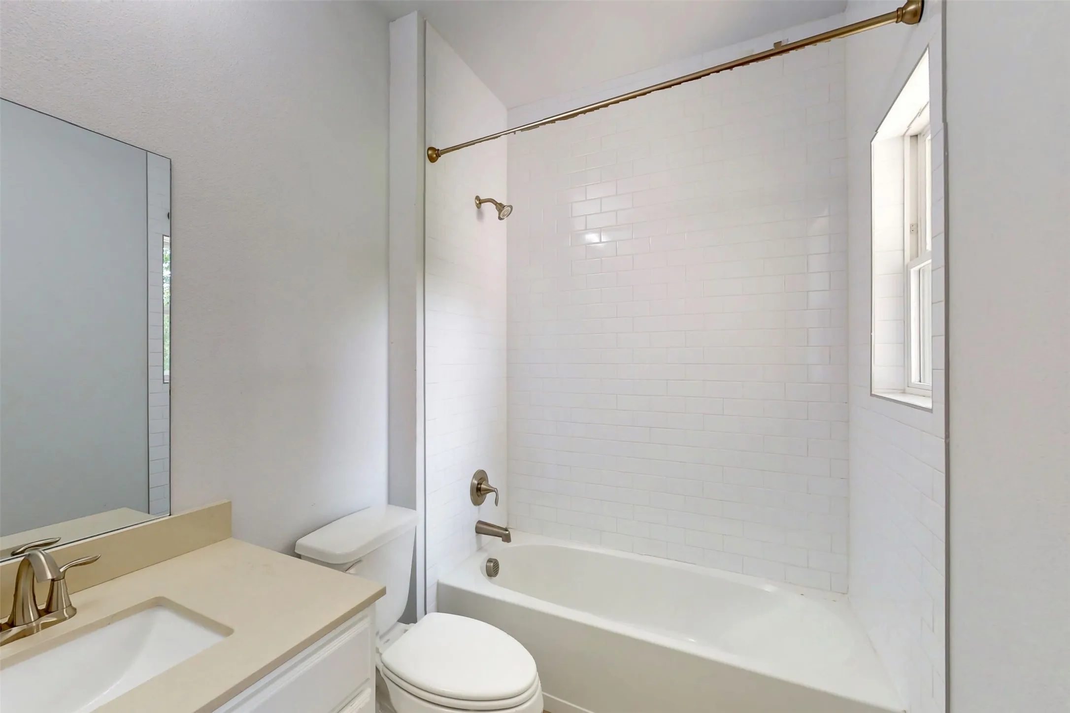 Single Family Residence For Sale in Dallas County , 2763 Prosperity Avenue, Dallas, Texas 75216, 3 Bedroom, 2 Bathroom, 2 Garage spaces, 1,476 Sqft, built in 2021, mls#21295138, Real Estate Agent in Dallas, Homes For Sale in Dallas county, Homes For Sale in Dallas, Realtor in Dallas Texas, Real Estate Brokerage Independent Realty Texas, Luminita Cordes Realtor