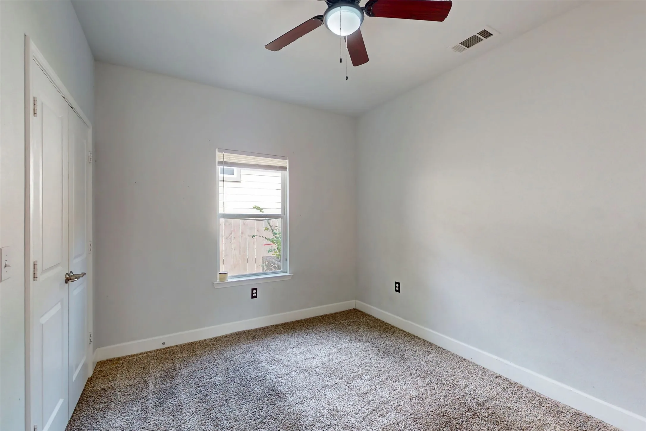 Single Family Residence For Sale in Dallas County , 2763 Prosperity Avenue, Dallas, Texas 75216, 3 Bedroom, 2 Bathroom, 2 Garage spaces, 1,476 Sqft, built in 2021, mls#21295138, Real Estate Agent in Dallas, Homes For Sale in Dallas county, Homes For Sale in Dallas, Realtor in Dallas Texas, Real Estate Brokerage Independent Realty Texas, Luminita Cordes Realtor