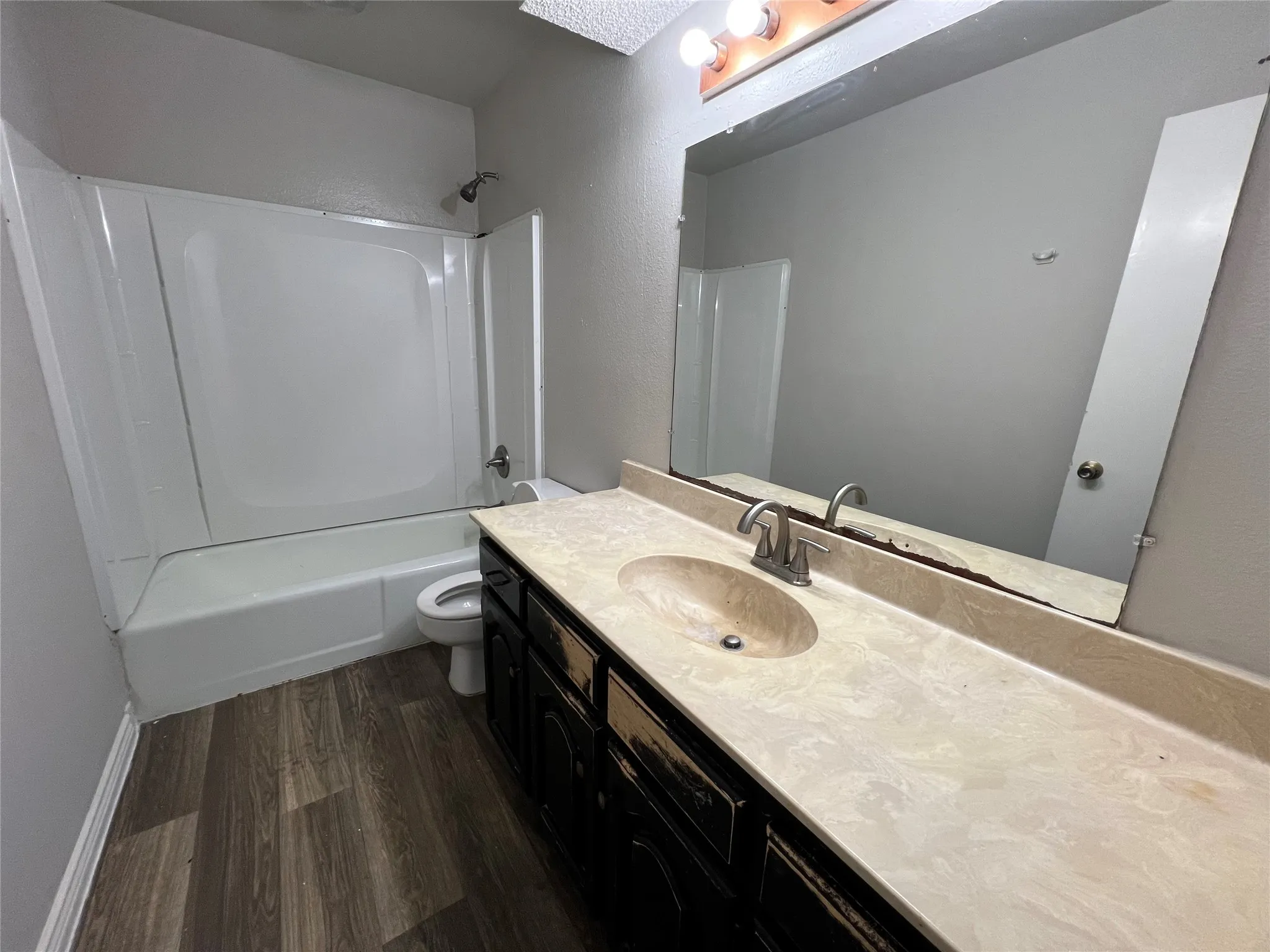 Apartment For Rent in Grayson County , 802 N Crockett Street C, Sherman, Texas 75090, 2 Bedroom, 1 Bathroom, Garage spaces, 898 Sqft, built in 1978, mls#21299063, Real Estate Agent in Sherman, Homes For Rent in Grayson county, Homes For Rent in Sherman, Realtor in Sherman Texas, Real Estate Brokerage Independent Realty Texas, Luminita Cordes Realtor