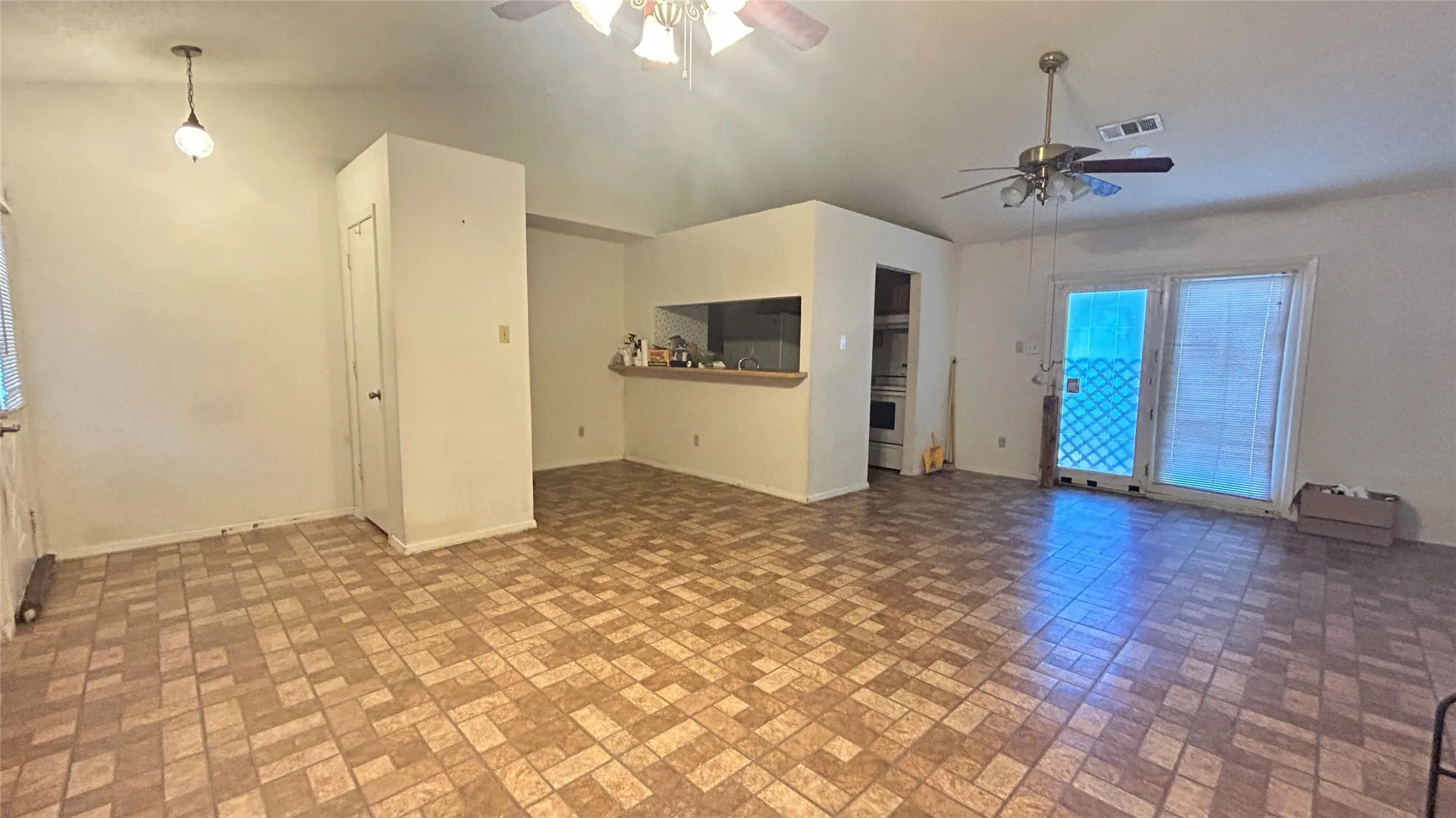 Single Family Residence For Sale in Tarrant County , 3904 Manzinita Street, Fort Worth, Texas 76137, 2 Bedroom, 1 Bathroom, Garage spaces, 1,022 Sqft, built in 1983, mls#21306024, Real Estate Agent in Fort Worth, Homes For Sale in Tarrant county, Homes For Sale in Fort Worth, Realtor in Fort Worth Texas, Real Estate Brokerage Independent Realty Texas, Luminita Cordes Realtor