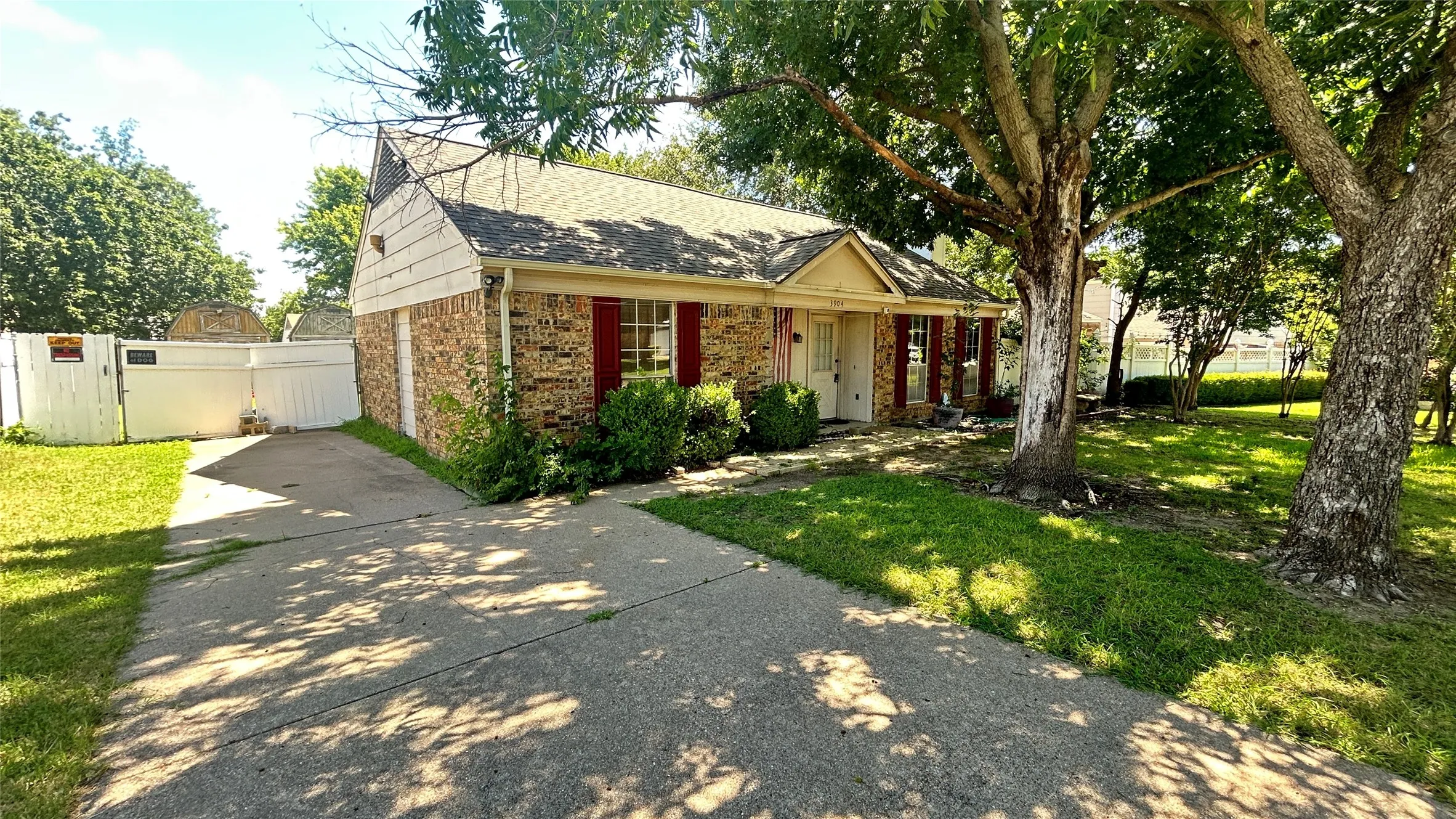 Single Family Residence For Sale in Tarrant County , 3904 Manzinita Street, Fort Worth, Texas 76137, 2 Bedroom, 1 Bathroom, Garage spaces, 1,022 Sqft, built in 1983, mls#21306024, Real Estate Agent in Fort Worth, Homes For Sale in Tarrant county, Homes For Sale in Fort Worth, Realtor in Fort Worth Texas, Real Estate Brokerage Independent Realty Texas, Luminita Cordes Realtor