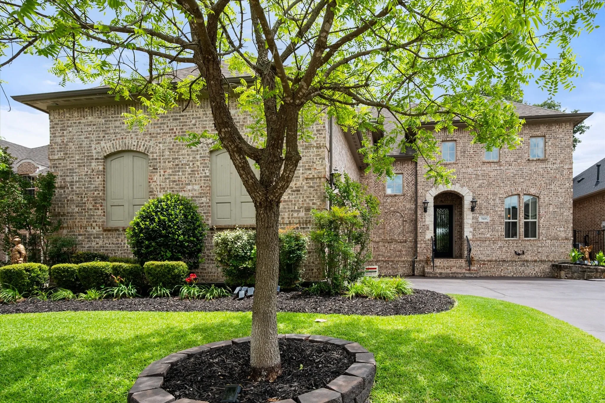 Single Family Residence For Sale in Tarrant County , 5416 Runnymede Court, Arlington, Texas 76016, 5 Bedroom, 4 Bathroom, 2 Garage spaces, 3,441 Sqft, built in 2012, mls#21257658, Real Estate Agent in Arlington, Homes For Sale in Tarrant county, Homes For Sale in Arlington, Realtor in Arlington Texas, Real Estate Brokerage Independent Realty Texas, Luminita Cordes Realtor