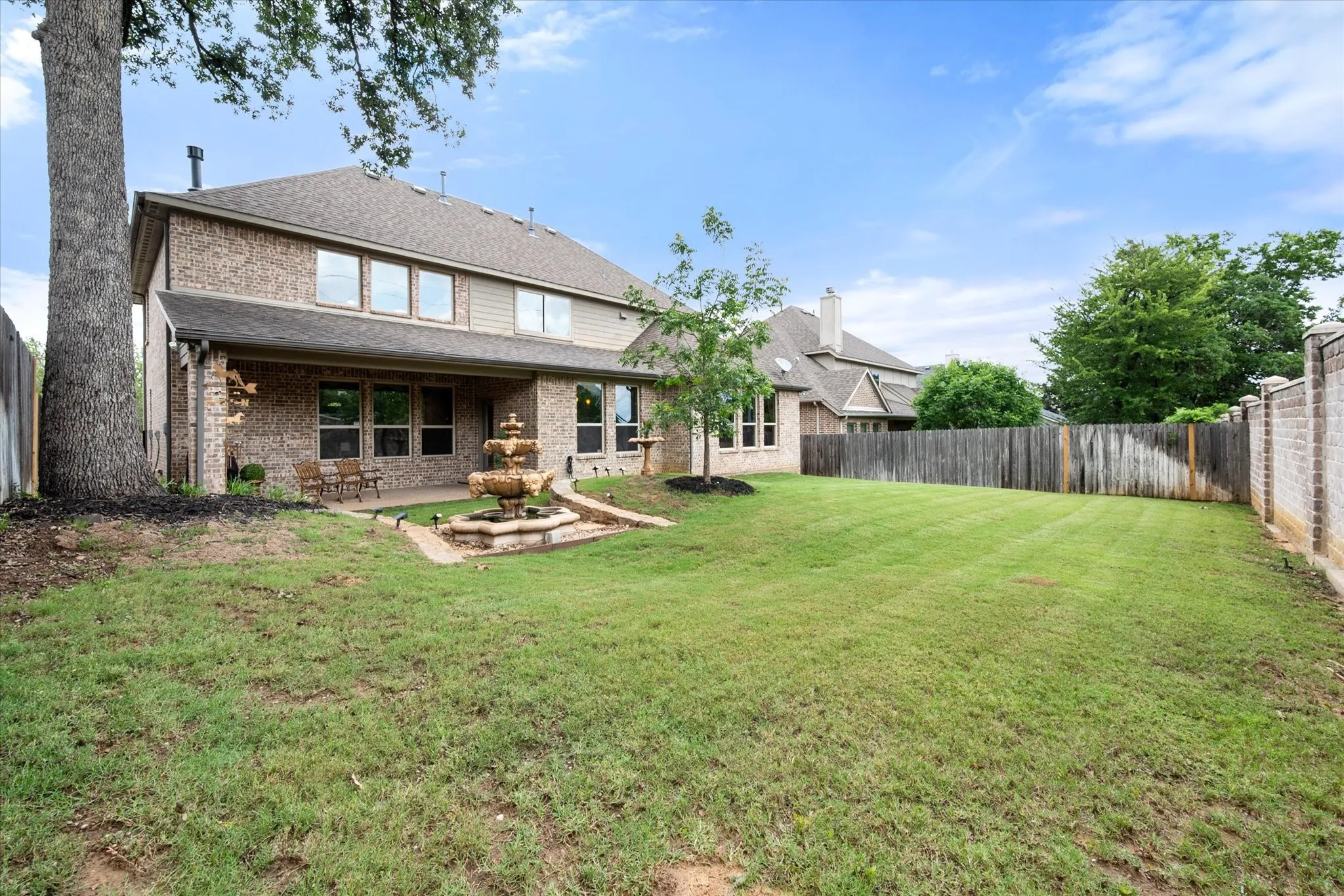 Single Family Residence For Sale in Tarrant County , 5416 Runnymede Court, Arlington, Texas 76016, 5 Bedroom, 4 Bathroom, 2 Garage spaces, 3,441 Sqft, built in 2012, mls#21257658, Real Estate Agent in Arlington, Homes For Sale in Tarrant county, Homes For Sale in Arlington, Realtor in Arlington Texas, Real Estate Brokerage Independent Realty Texas, Luminita Cordes Realtor