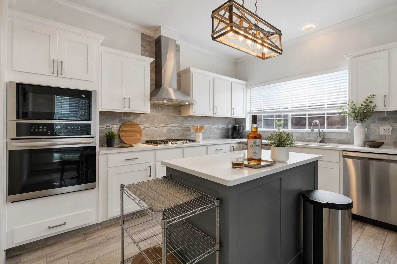 Single Family Residence For Sale in Collin County , 2900 Roper Drive, Plano, Texas 75025, 4 Bedroom, 3 Bathroom, 2 Garage spaces, 3,196 Sqft, built in 1989, mls#21300788, Real Estate Agent in Plano, Homes For Sale in Collin county, Homes For Sale in Plano, Realtor in Plano Texas, Real Estate Brokerage Independent Realty Texas, Luminita Cordes Realtor