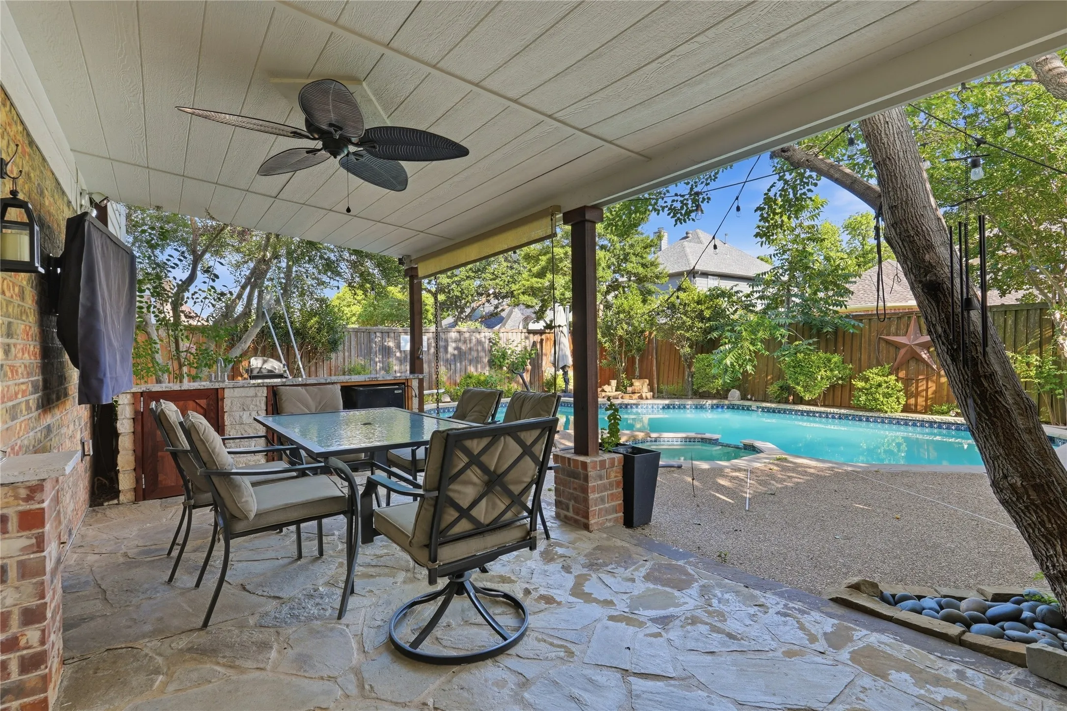 Single Family Residence For Sale in Collin County , 2900 Roper Drive, Plano, Texas 75025, 4 Bedroom, 3 Bathroom, 2 Garage spaces, 3,196 Sqft, built in 1989, mls#21300788, Real Estate Agent in Plano, Homes For Sale in Collin county, Homes For Sale in Plano, Realtor in Plano Texas, Real Estate Brokerage Independent Realty Texas, Luminita Cordes Realtor