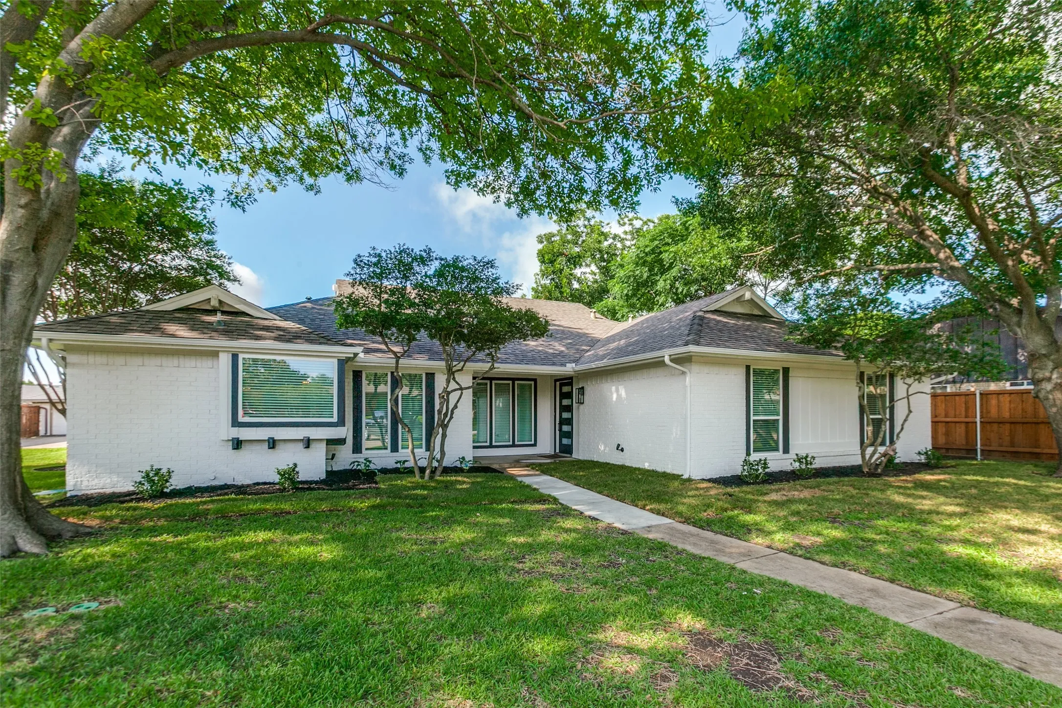 Single Family Residence For Sale in Collin County , 2104 Heather Hill Lane, Plano, Texas 75075, 4 Bedroom, 3 Bathroom, 2 Garage spaces, 2,078 Sqft, built in 1978, mls#21305652, Real Estate Agent in Plano, Homes For Sale in Collin county, Homes For Sale in Plano, Realtor in Plano Texas, Real Estate Brokerage Independent Realty Texas, Luminita Cordes Realtor