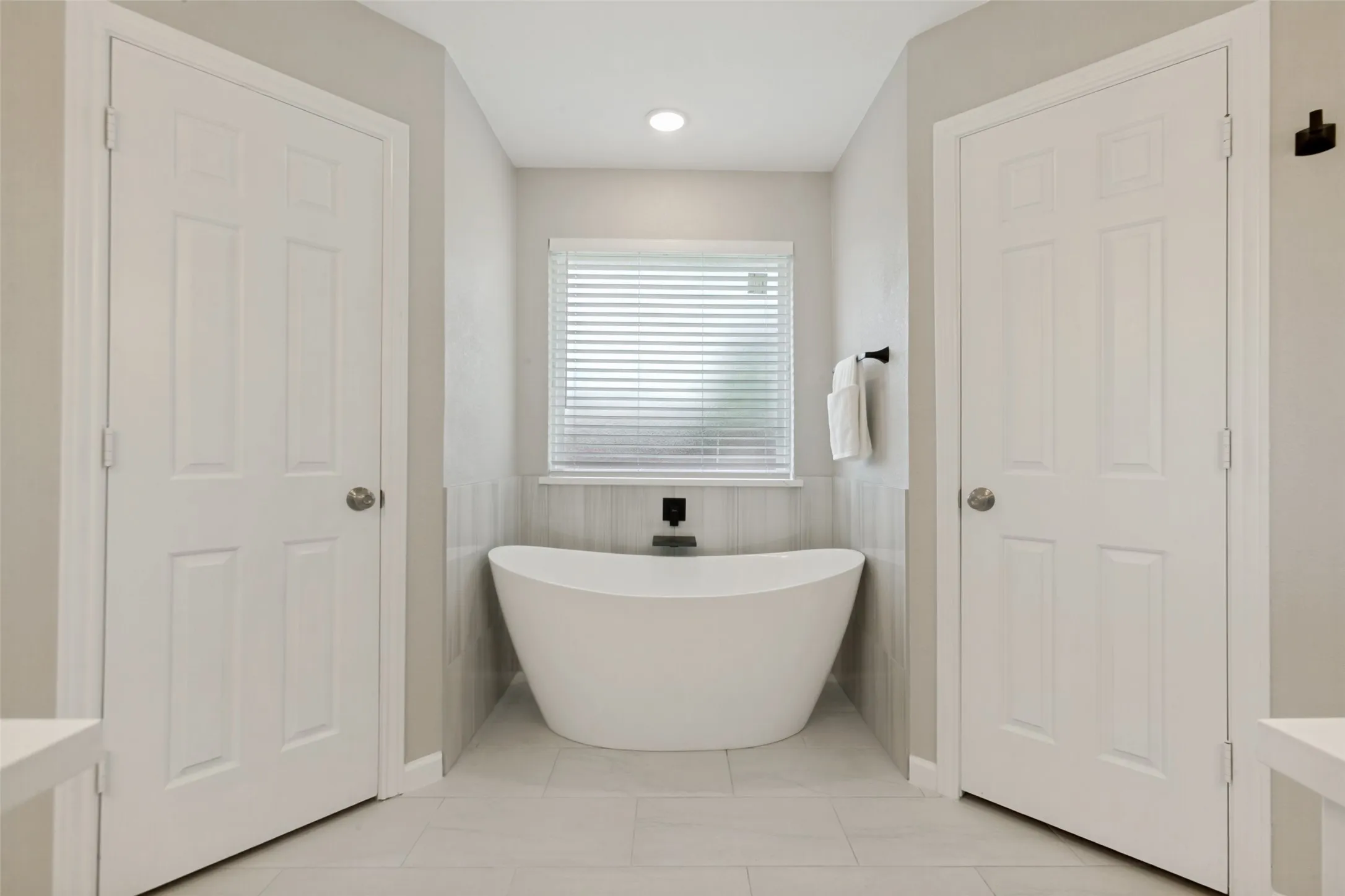 Single Family Residence For Sale in Collin County , 2104 Heather Hill Lane, Plano, Texas 75075, 4 Bedroom, 3 Bathroom, 2 Garage spaces, 2,078 Sqft, built in 1978, mls#21305652, Real Estate Agent in Plano, Homes For Sale in Collin county, Homes For Sale in Plano, Realtor in Plano Texas, Real Estate Brokerage Independent Realty Texas, Luminita Cordes Realtor