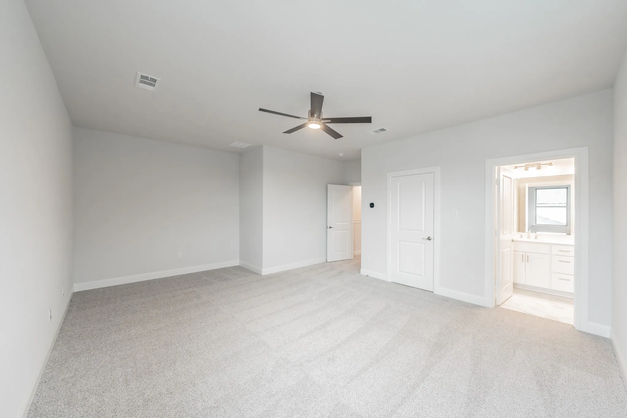 Single Family Residence For Rent in Tarrant County , 9709 Thorncrown Lane, Fort Worth, Texas 76179, 3 Bedroom, 3 Bathroom, 2 Garage spaces, 1,933 Sqft, built in 2022, mls#21306070, Real Estate Agent in Fort Worth, Homes For Rent in Tarrant county, Homes For Rent in Fort Worth, Realtor in Fort Worth Texas, Real Estate Brokerage Independent Realty Texas, Luminita Cordes Realtor