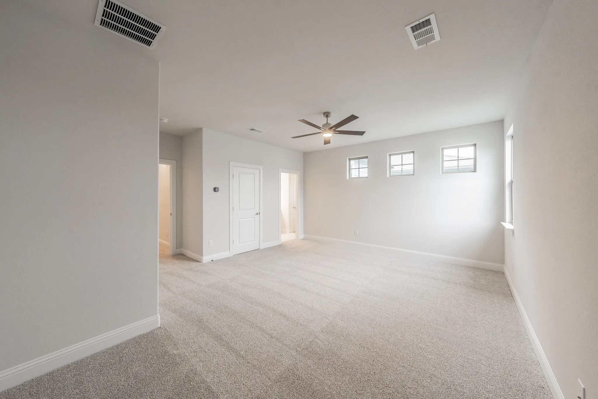 Single Family Residence For Rent in Tarrant County , 9709 Thorncrown Lane, Fort Worth, Texas 76179, 3 Bedroom, 3 Bathroom, 2 Garage spaces, 1,933 Sqft, built in 2022, mls#21306070, Real Estate Agent in Fort Worth, Homes For Rent in Tarrant county, Homes For Rent in Fort Worth, Realtor in Fort Worth Texas, Real Estate Brokerage Independent Realty Texas, Luminita Cordes Realtor