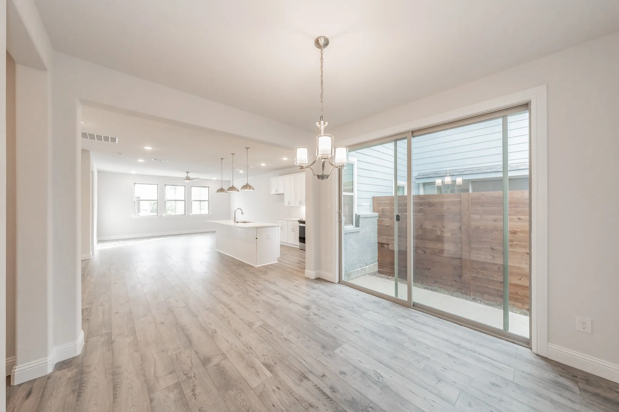 Single Family Residence For Rent in Tarrant County , 9709 Thorncrown Lane, Fort Worth, Texas 76179, 3 Bedroom, 3 Bathroom, 2 Garage spaces, 1,933 Sqft, built in 2022, mls#21306070, Real Estate Agent in Fort Worth, Homes For Rent in Tarrant county, Homes For Rent in Fort Worth, Realtor in Fort Worth Texas, Real Estate Brokerage Independent Realty Texas, Luminita Cordes Realtor