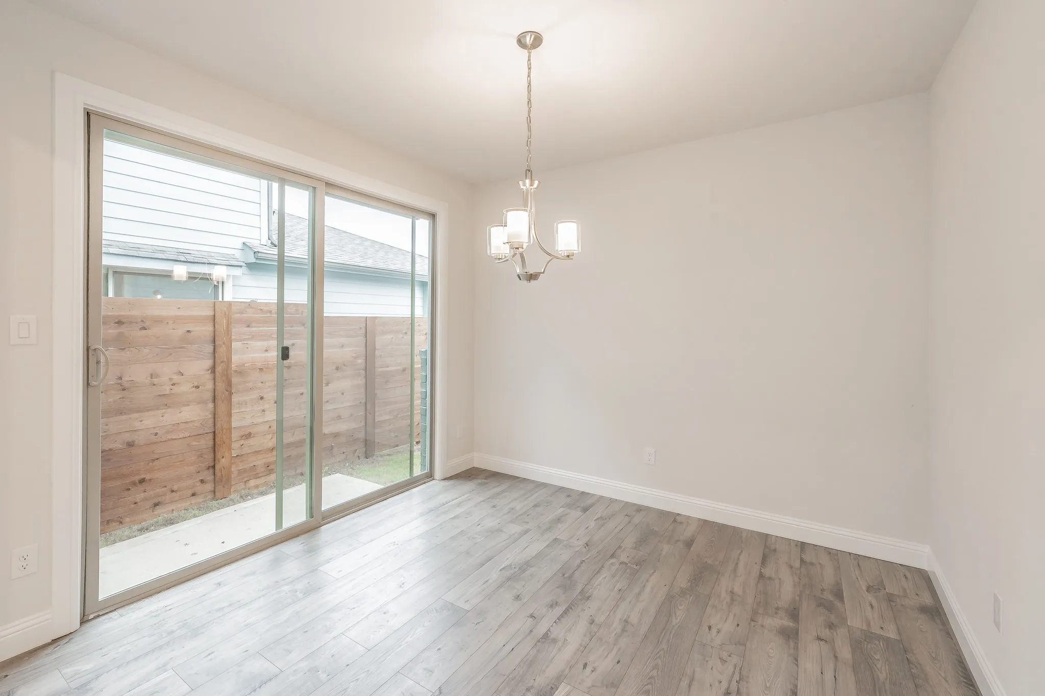 Single Family Residence For Rent in Tarrant County , 9709 Thorncrown Lane, Fort Worth, Texas 76179, 3 Bedroom, 3 Bathroom, 2 Garage spaces, 1,933 Sqft, built in 2022, mls#21306070, Real Estate Agent in Fort Worth, Homes For Rent in Tarrant county, Homes For Rent in Fort Worth, Realtor in Fort Worth Texas, Real Estate Brokerage Independent Realty Texas, Luminita Cordes Realtor