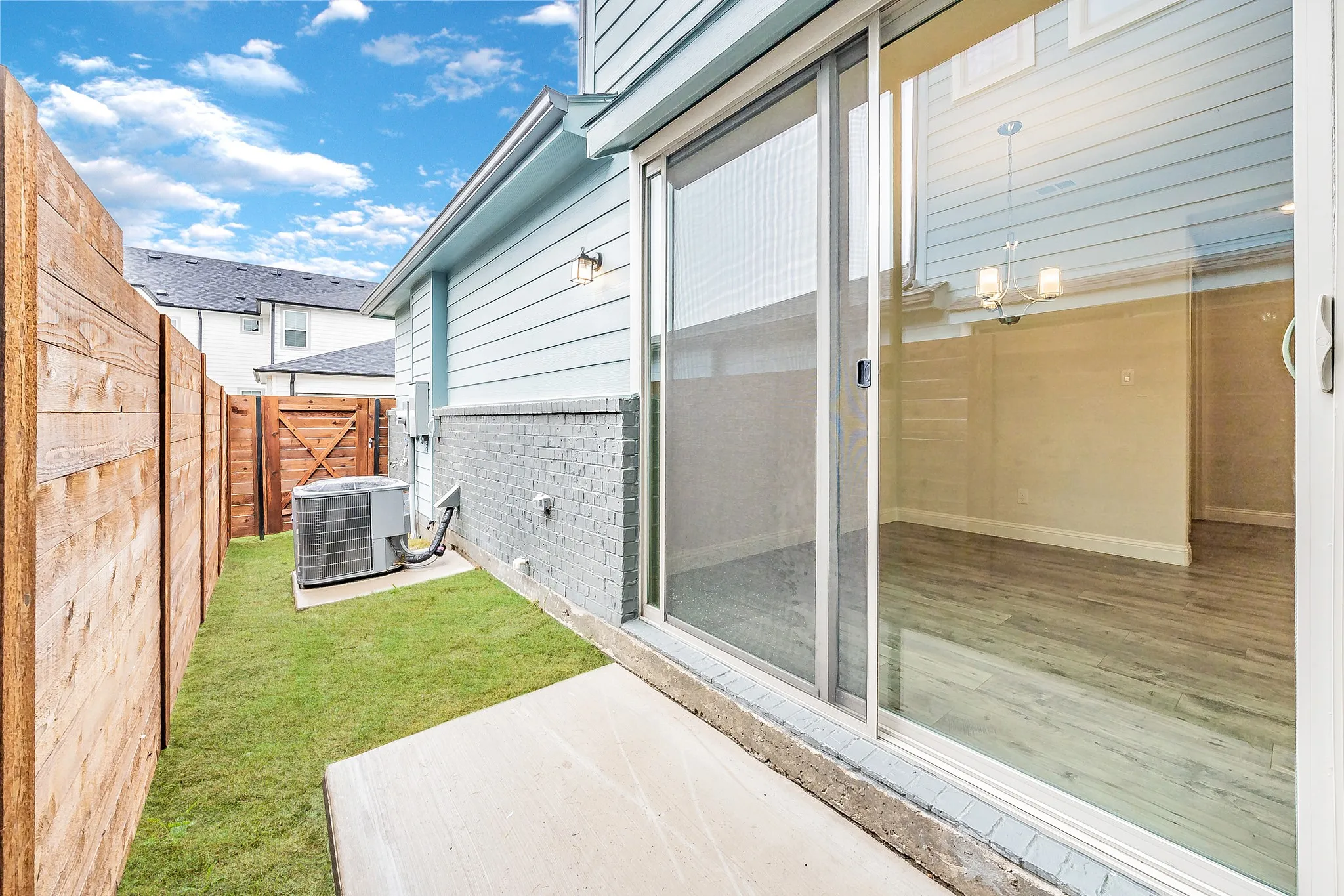 Single Family Residence For Rent in Tarrant County , 9709 Thorncrown Lane, Fort Worth, Texas 76179, 3 Bedroom, 3 Bathroom, 2 Garage spaces, 1,933 Sqft, built in 2022, mls#21306070, Real Estate Agent in Fort Worth, Homes For Rent in Tarrant county, Homes For Rent in Fort Worth, Realtor in Fort Worth Texas, Real Estate Brokerage Independent Realty Texas, Luminita Cordes Realtor