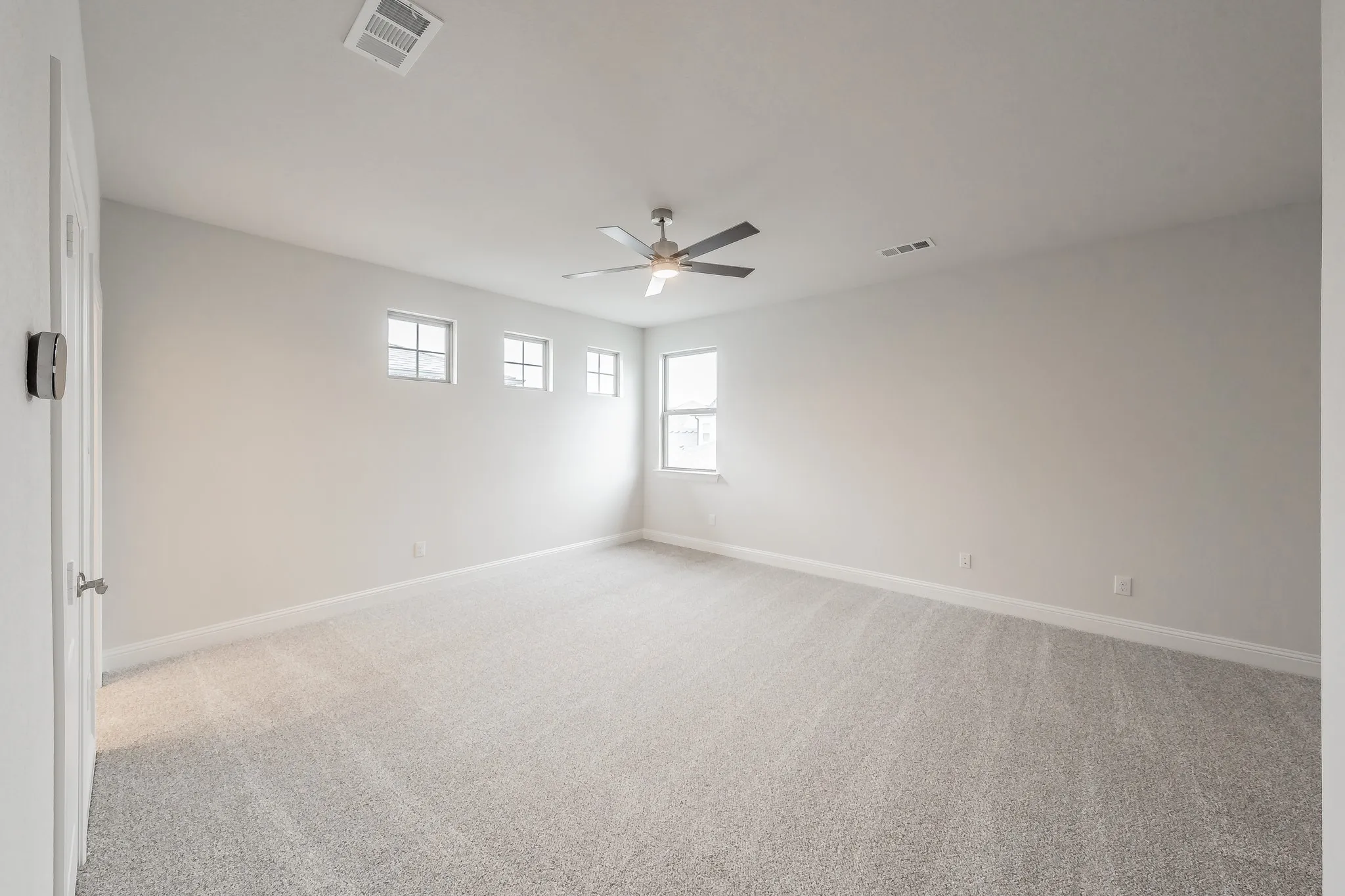 Single Family Residence For Rent in Tarrant County , 9709 Thorncrown Lane, Fort Worth, Texas 76179, 3 Bedroom, 3 Bathroom, 2 Garage spaces, 1,933 Sqft, built in 2022, mls#21306070, Real Estate Agent in Fort Worth, Homes For Rent in Tarrant county, Homes For Rent in Fort Worth, Realtor in Fort Worth Texas, Real Estate Brokerage Independent Realty Texas, Luminita Cordes Realtor