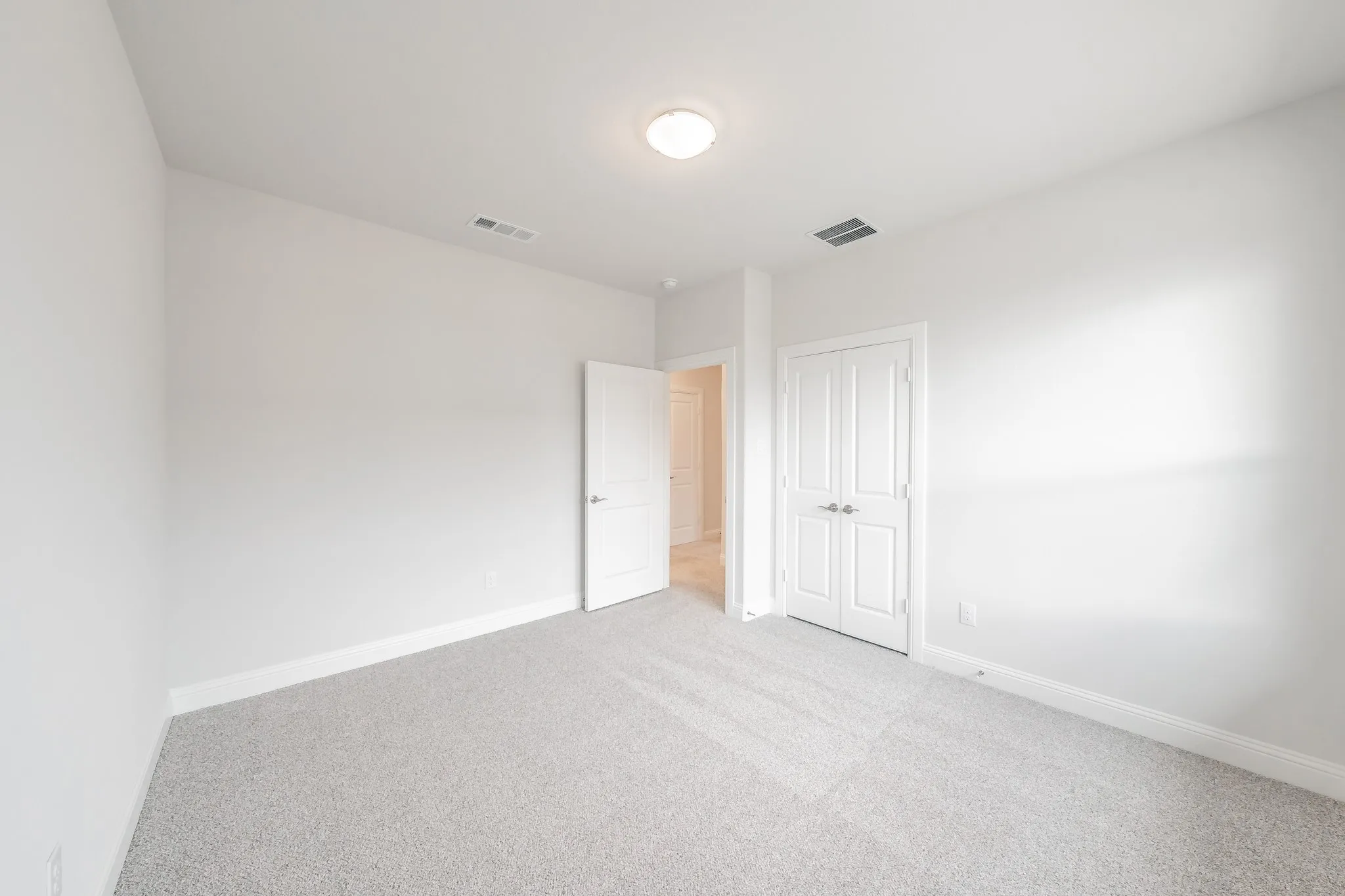 Single Family Residence For Rent in Tarrant County , 9709 Thorncrown Lane, Fort Worth, Texas 76179, 3 Bedroom, 3 Bathroom, 2 Garage spaces, 1,933 Sqft, built in 2022, mls#21306070, Real Estate Agent in Fort Worth, Homes For Rent in Tarrant county, Homes For Rent in Fort Worth, Realtor in Fort Worth Texas, Real Estate Brokerage Independent Realty Texas, Luminita Cordes Realtor