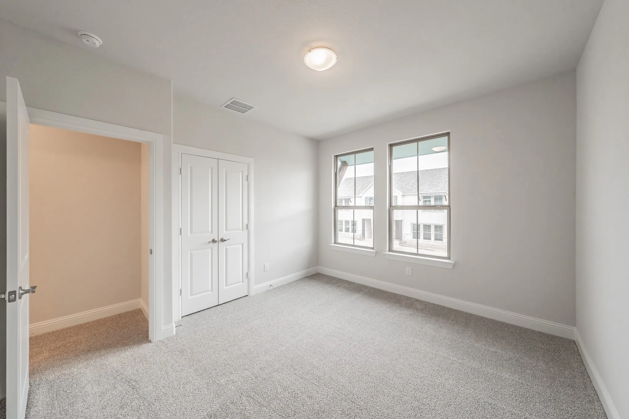 Single Family Residence For Rent in Tarrant County , 9709 Thorncrown Lane, Fort Worth, Texas 76179, 3 Bedroom, 3 Bathroom, 2 Garage spaces, 1,933 Sqft, built in 2022, mls#21306070, Real Estate Agent in Fort Worth, Homes For Rent in Tarrant county, Homes For Rent in Fort Worth, Realtor in Fort Worth Texas, Real Estate Brokerage Independent Realty Texas, Luminita Cordes Realtor