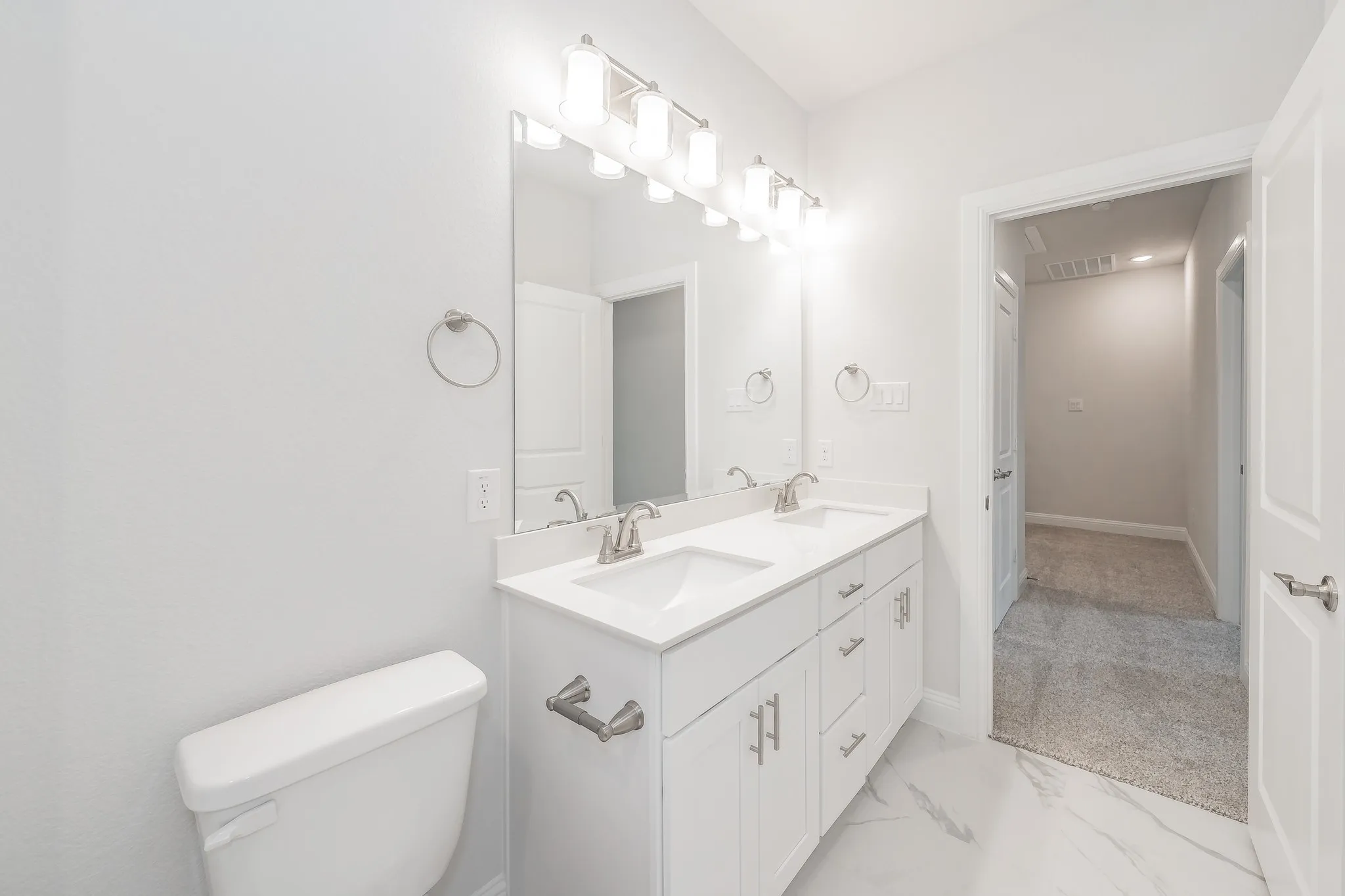 Single Family Residence For Rent in Tarrant County , 9709 Thorncrown Lane, Fort Worth, Texas 76179, 3 Bedroom, 3 Bathroom, 2 Garage spaces, 1,933 Sqft, built in 2022, mls#21306070, Real Estate Agent in Fort Worth, Homes For Rent in Tarrant county, Homes For Rent in Fort Worth, Realtor in Fort Worth Texas, Real Estate Brokerage Independent Realty Texas, Luminita Cordes Realtor