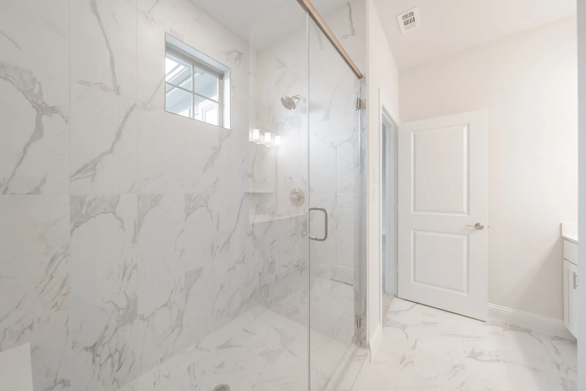 Single Family Residence For Rent in Tarrant County , 9709 Thorncrown Lane, Fort Worth, Texas 76179, 3 Bedroom, 3 Bathroom, 2 Garage spaces, 1,933 Sqft, built in 2022, mls#21306070, Real Estate Agent in Fort Worth, Homes For Rent in Tarrant county, Homes For Rent in Fort Worth, Realtor in Fort Worth Texas, Real Estate Brokerage Independent Realty Texas, Luminita Cordes Realtor