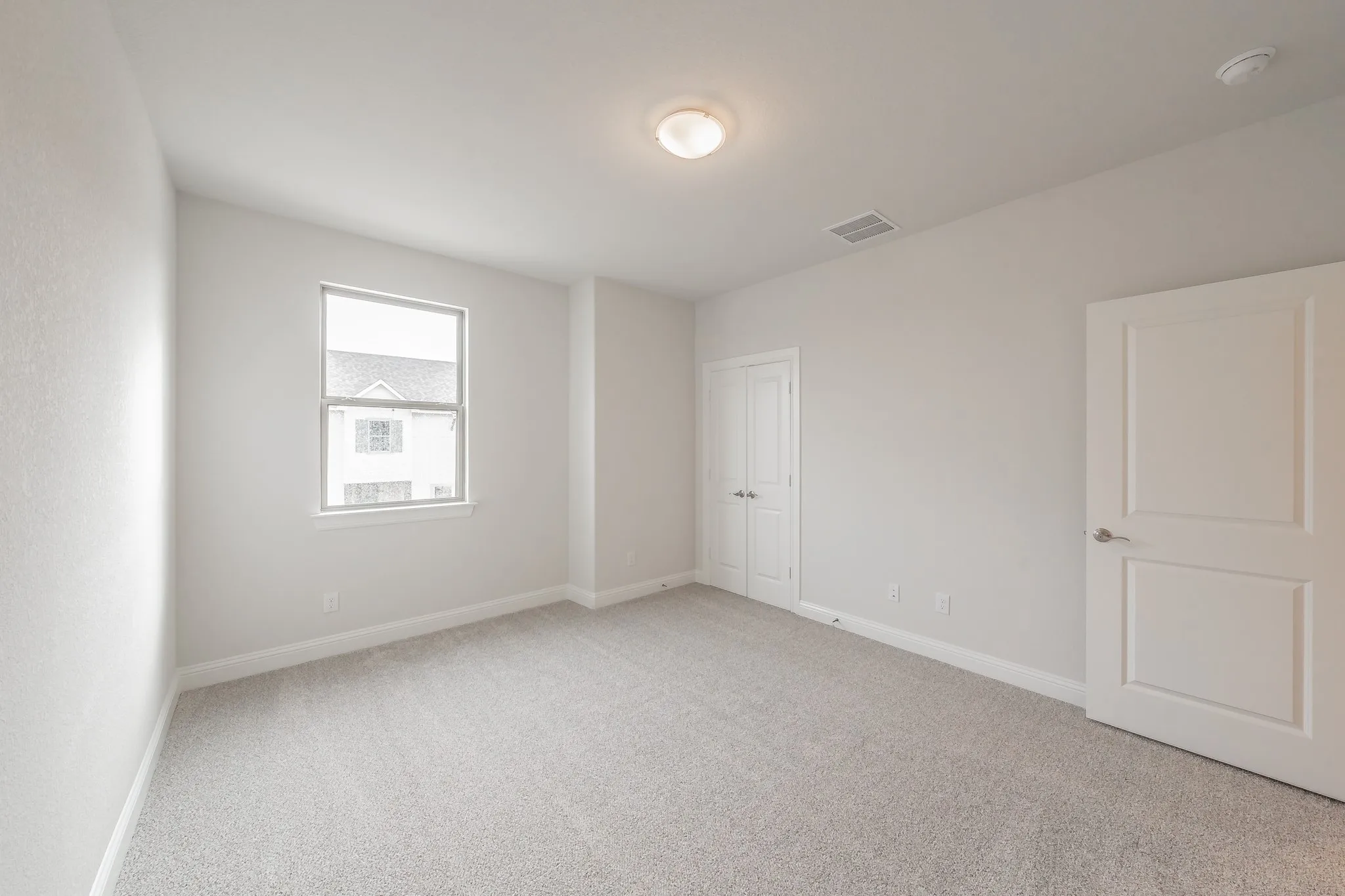 Single Family Residence For Rent in Tarrant County , 9709 Thorncrown Lane, Fort Worth, Texas 76179, 3 Bedroom, 3 Bathroom, 2 Garage spaces, 1,933 Sqft, built in 2022, mls#21306070, Real Estate Agent in Fort Worth, Homes For Rent in Tarrant county, Homes For Rent in Fort Worth, Realtor in Fort Worth Texas, Real Estate Brokerage Independent Realty Texas, Luminita Cordes Realtor