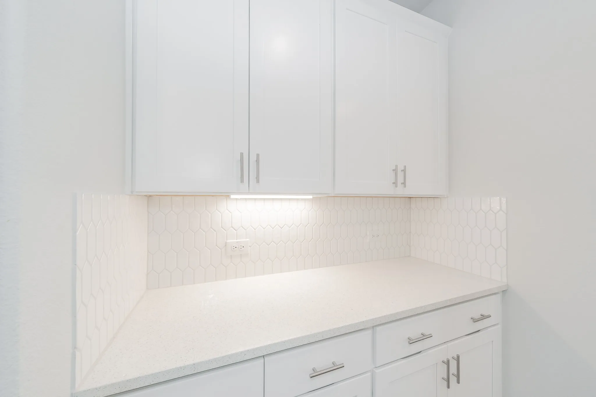 Single Family Residence For Rent in Tarrant County , 9709 Thorncrown Lane, Fort Worth, Texas 76179, 3 Bedroom, 3 Bathroom, 2 Garage spaces, 1,933 Sqft, built in 2022, mls#21306070, Real Estate Agent in Fort Worth, Homes For Rent in Tarrant county, Homes For Rent in Fort Worth, Realtor in Fort Worth Texas, Real Estate Brokerage Independent Realty Texas, Luminita Cordes Realtor
