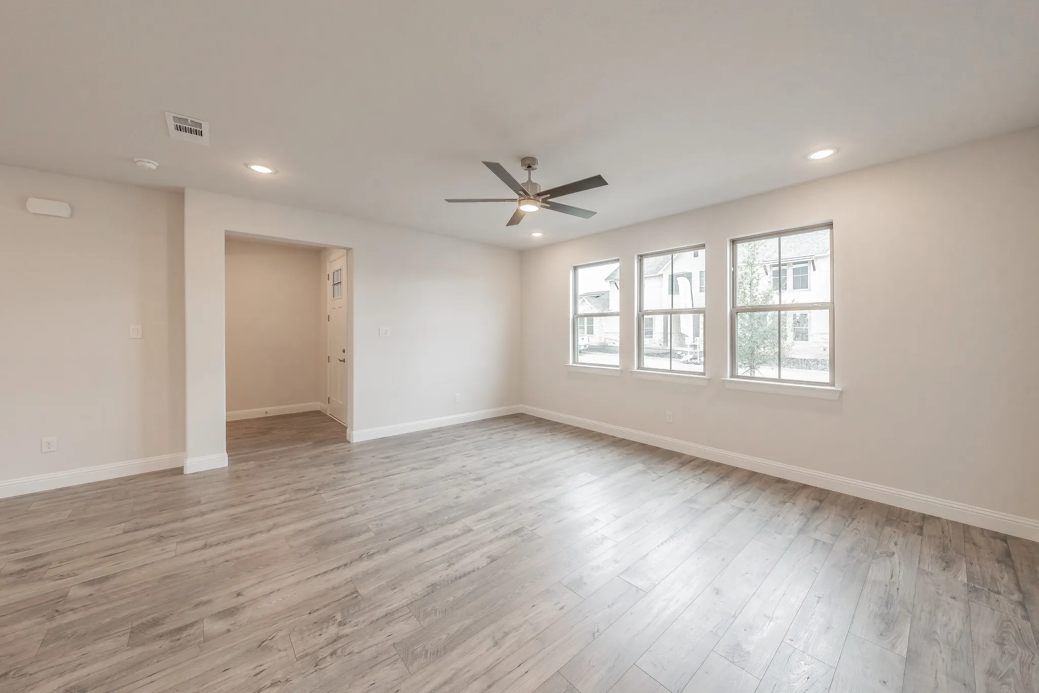 Single Family Residence For Rent in Tarrant County , 9709 Thorncrown Lane, Fort Worth, Texas 76179, 3 Bedroom, 3 Bathroom, 2 Garage spaces, 1,933 Sqft, built in 2022, mls#21306070, Real Estate Agent in Fort Worth, Homes For Rent in Tarrant county, Homes For Rent in Fort Worth, Realtor in Fort Worth Texas, Real Estate Brokerage Independent Realty Texas, Luminita Cordes Realtor