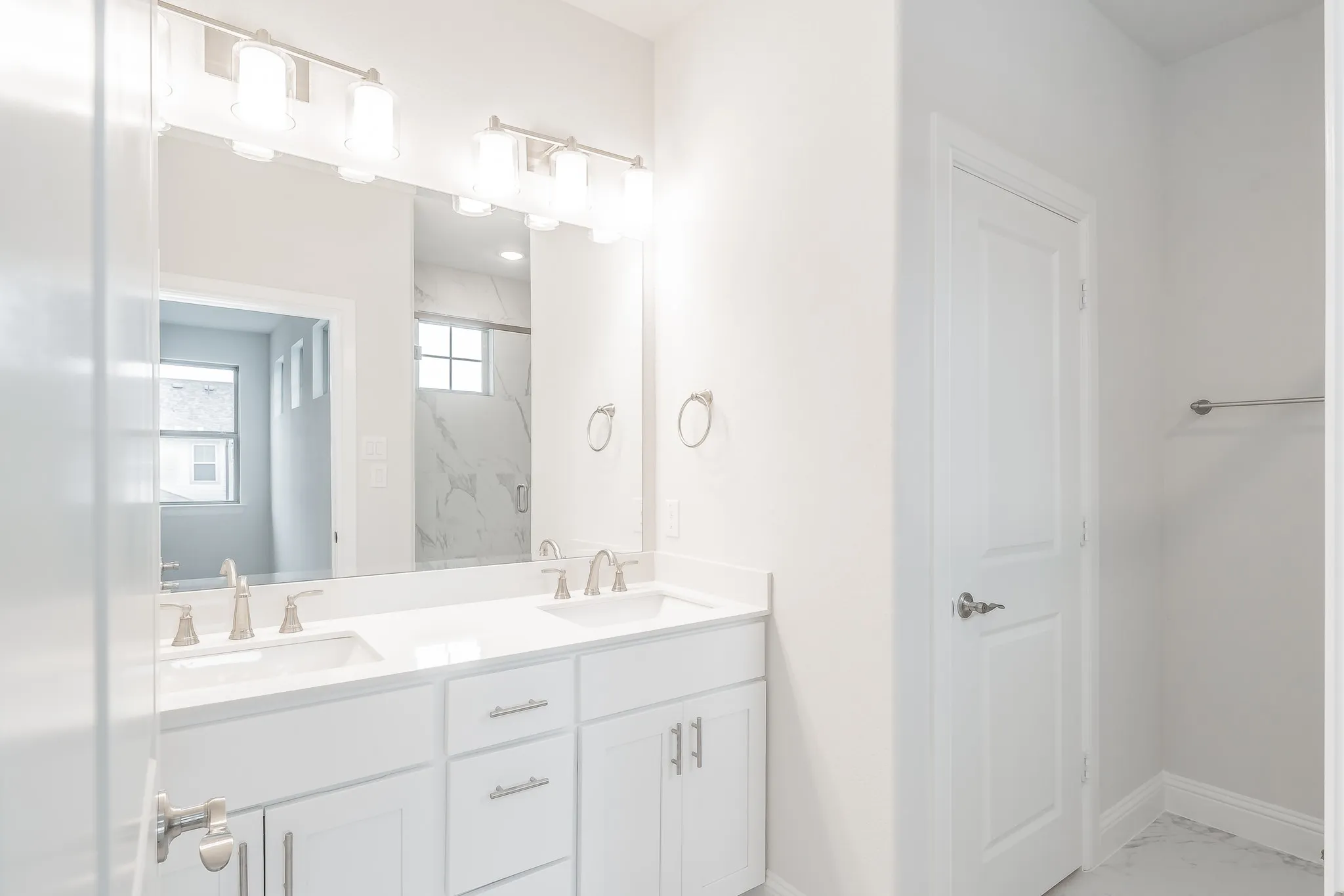 Single Family Residence For Rent in Tarrant County , 9709 Thorncrown Lane, Fort Worth, Texas 76179, 3 Bedroom, 3 Bathroom, 2 Garage spaces, 1,933 Sqft, built in 2022, mls#21306070, Real Estate Agent in Fort Worth, Homes For Rent in Tarrant county, Homes For Rent in Fort Worth, Realtor in Fort Worth Texas, Real Estate Brokerage Independent Realty Texas, Luminita Cordes Realtor