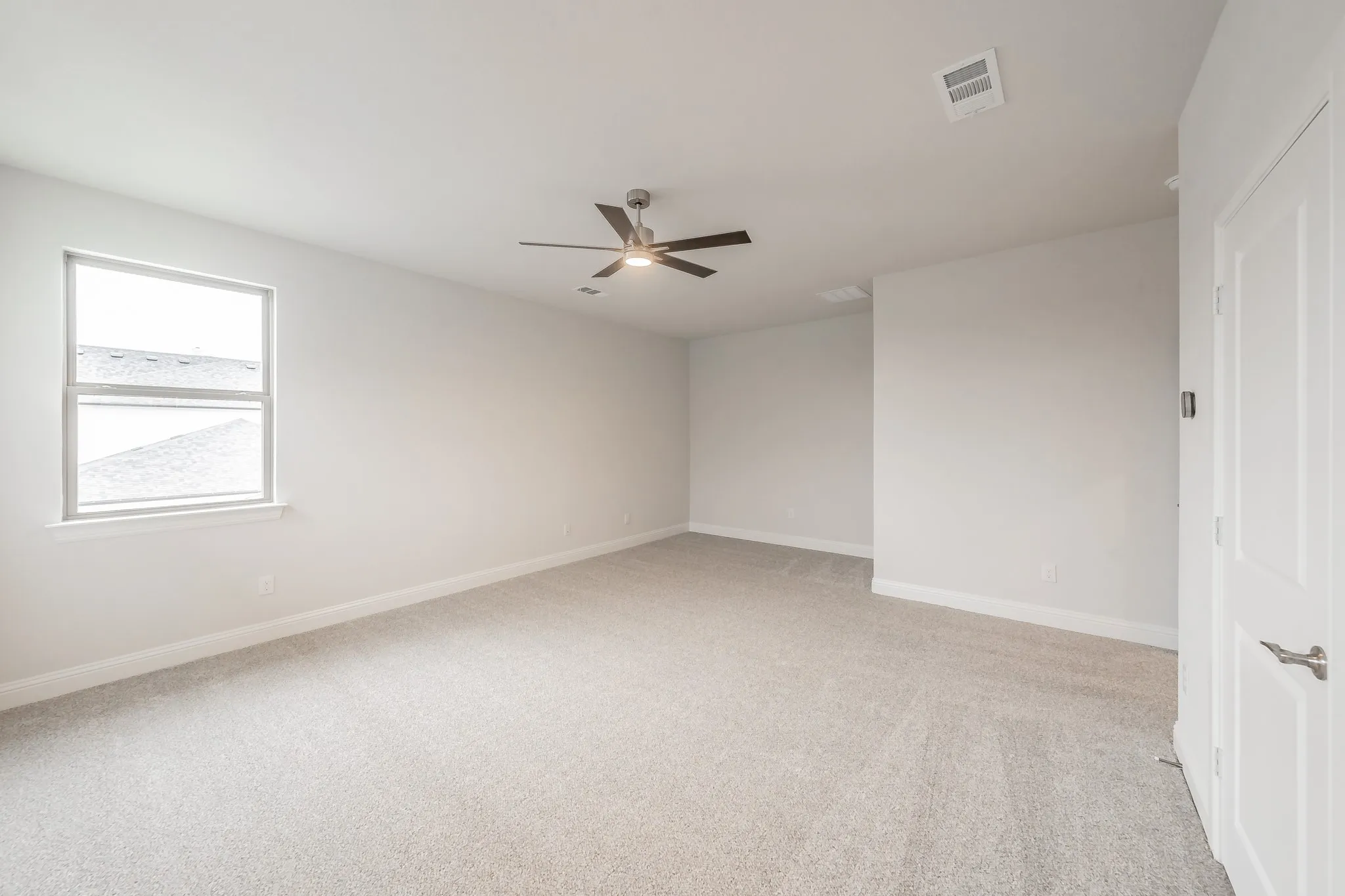 Single Family Residence For Rent in Tarrant County , 9709 Thorncrown Lane, Fort Worth, Texas 76179, 3 Bedroom, 3 Bathroom, 2 Garage spaces, 1,933 Sqft, built in 2022, mls#21306070, Real Estate Agent in Fort Worth, Homes For Rent in Tarrant county, Homes For Rent in Fort Worth, Realtor in Fort Worth Texas, Real Estate Brokerage Independent Realty Texas, Luminita Cordes Realtor