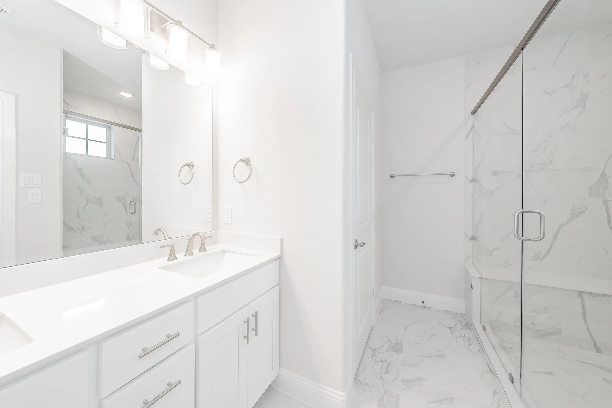 Single Family Residence For Rent in Tarrant County , 9709 Thorncrown Lane, Fort Worth, Texas 76179, 3 Bedroom, 3 Bathroom, 2 Garage spaces, 1,933 Sqft, built in 2022, mls#21306070, Real Estate Agent in Fort Worth, Homes For Rent in Tarrant county, Homes For Rent in Fort Worth, Realtor in Fort Worth Texas, Real Estate Brokerage Independent Realty Texas, Luminita Cordes Realtor