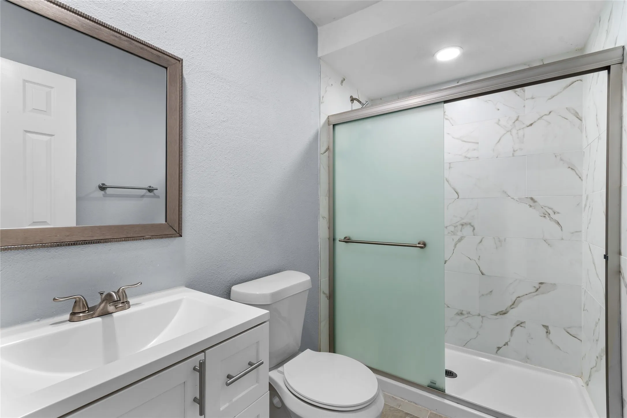 Single Family Residence For Sale in Denton County , 1137 Kingston Drive, Lewisville, Texas 75067, 3 Bedroom, 2 Bathroom, 2 Garage spaces, 1,872 Sqft, built in 1970, mls#21305791, Real Estate Agent in Lewisville, Homes For Sale in Denton county, Homes For Sale in Lewisville, Realtor in Lewisville Texas, Real Estate Brokerage Independent Realty Texas, Luminita Cordes Realtor
