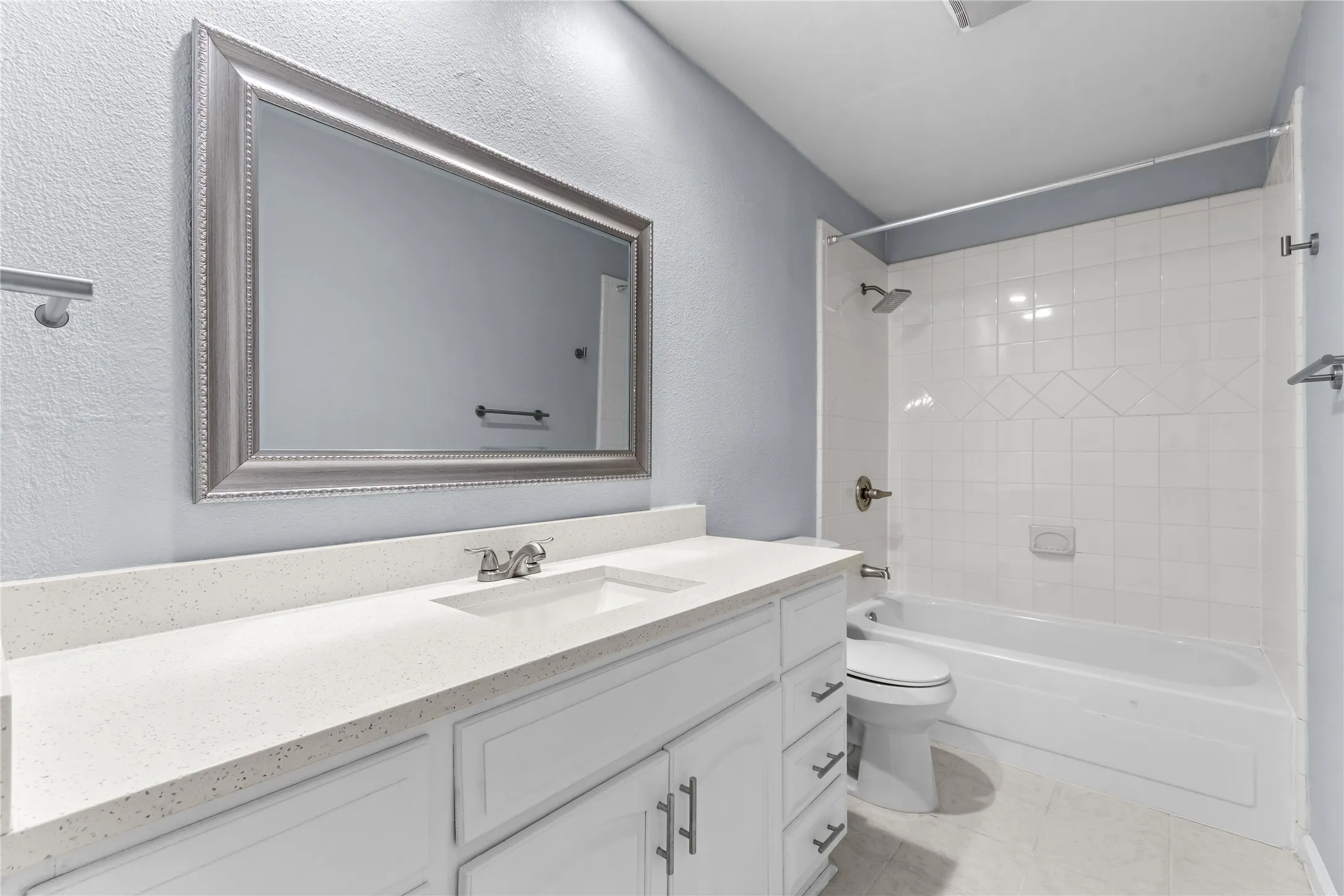 Single Family Residence For Sale in Denton County , 1137 Kingston Drive, Lewisville, Texas 75067, 3 Bedroom, 2 Bathroom, 2 Garage spaces, 1,872 Sqft, built in 1970, mls#21305791, Real Estate Agent in Lewisville, Homes For Sale in Denton county, Homes For Sale in Lewisville, Realtor in Lewisville Texas, Real Estate Brokerage Independent Realty Texas, Luminita Cordes Realtor