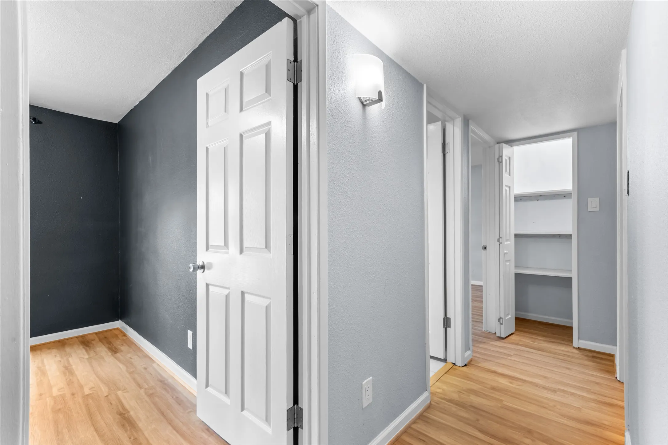 Single Family Residence For Sale in Denton County , 1137 Kingston Drive, Lewisville, Texas 75067, 3 Bedroom, 2 Bathroom, 2 Garage spaces, 1,872 Sqft, built in 1970, mls#21305791, Real Estate Agent in Lewisville, Homes For Sale in Denton county, Homes For Sale in Lewisville, Realtor in Lewisville Texas, Real Estate Brokerage Independent Realty Texas, Luminita Cordes Realtor